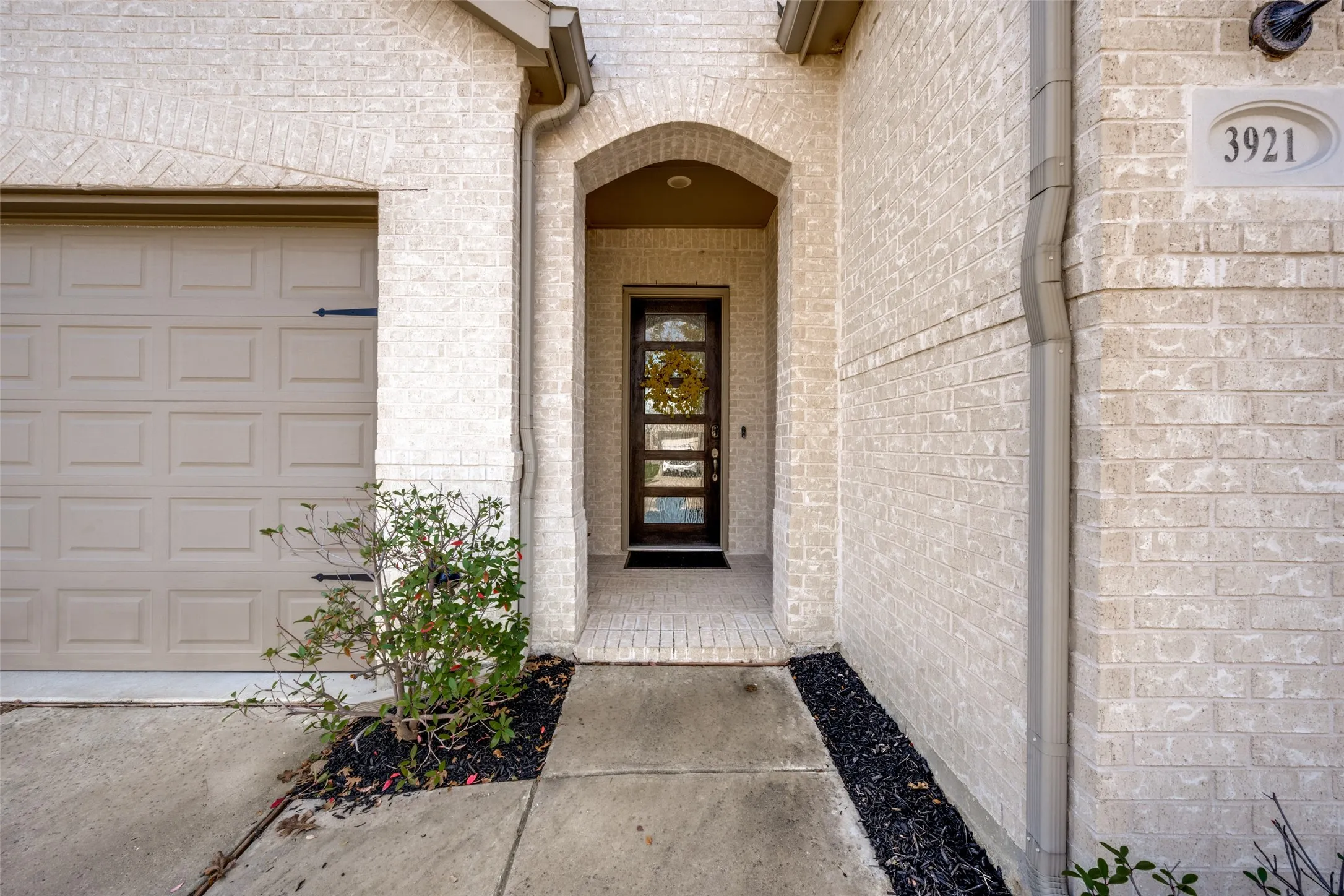 Single Family Residence For Sale in Denton County , 3921 Redbud Drive, Aubrey, Texas 76227, 4 Bedroom, 3 Bathroom, 2 Garage spaces, 2,326 Sqft, built in 2018, mls#21302965, Real Estate Agent in Aubrey, Homes For Sale in Denton county, Homes For Sale in Aubrey, Realtor in Aubrey Texas, Real Estate Brokerage Independent Realty Texas, Luminita Cordes Realtor