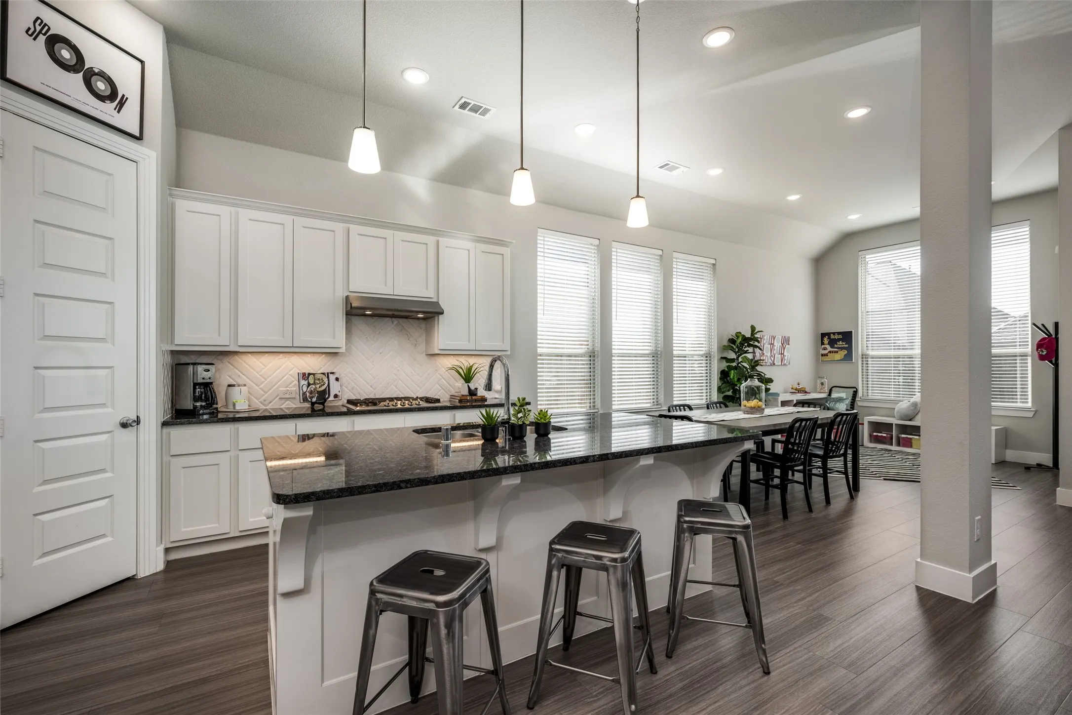 Single Family Residence For Sale in Denton County , 3921 Redbud Drive, Aubrey, Texas 76227, 4 Bedroom, 3 Bathroom, 2 Garage spaces, 2,326 Sqft, built in 2018, mls#21302965, Real Estate Agent in Aubrey, Homes For Sale in Denton county, Homes For Sale in Aubrey, Realtor in Aubrey Texas, Real Estate Brokerage Independent Realty Texas, Luminita Cordes Realtor