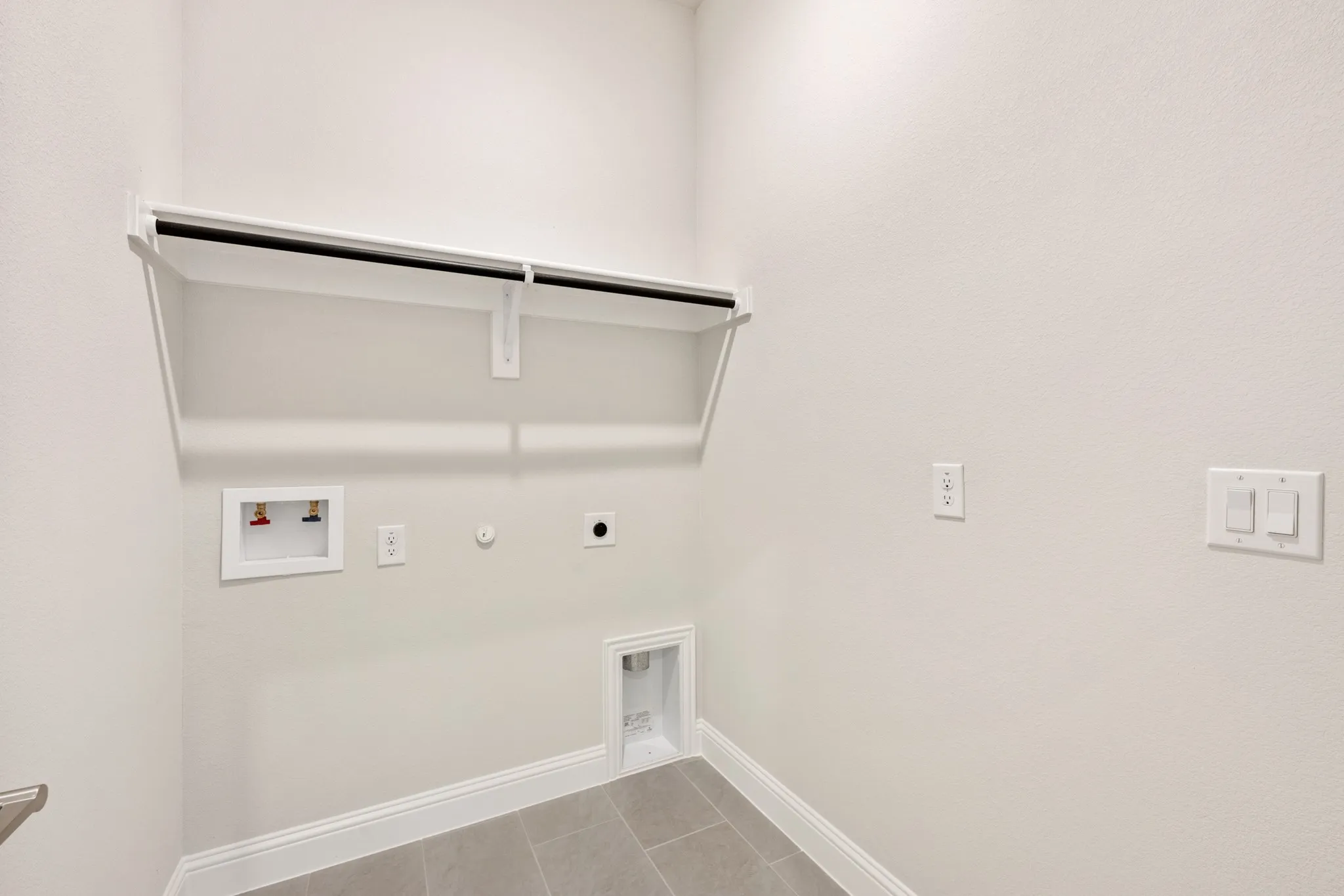 Single Family Residence For Sale in Johnson County , 210 Comanche Trail, Alvarado, Texas 76009, 4 Bedroom, 3 Bathroom, 2 Garage spaces, 2,752 Sqft, built in 2025, mls#21303172, Real Estate Agent in Alvarado, Homes For Sale in Johnson county, Homes For Sale in Alvarado, Realtor in Alvarado Texas, Real Estate Brokerage Independent Realty Texas, Luminita Cordes Realtor