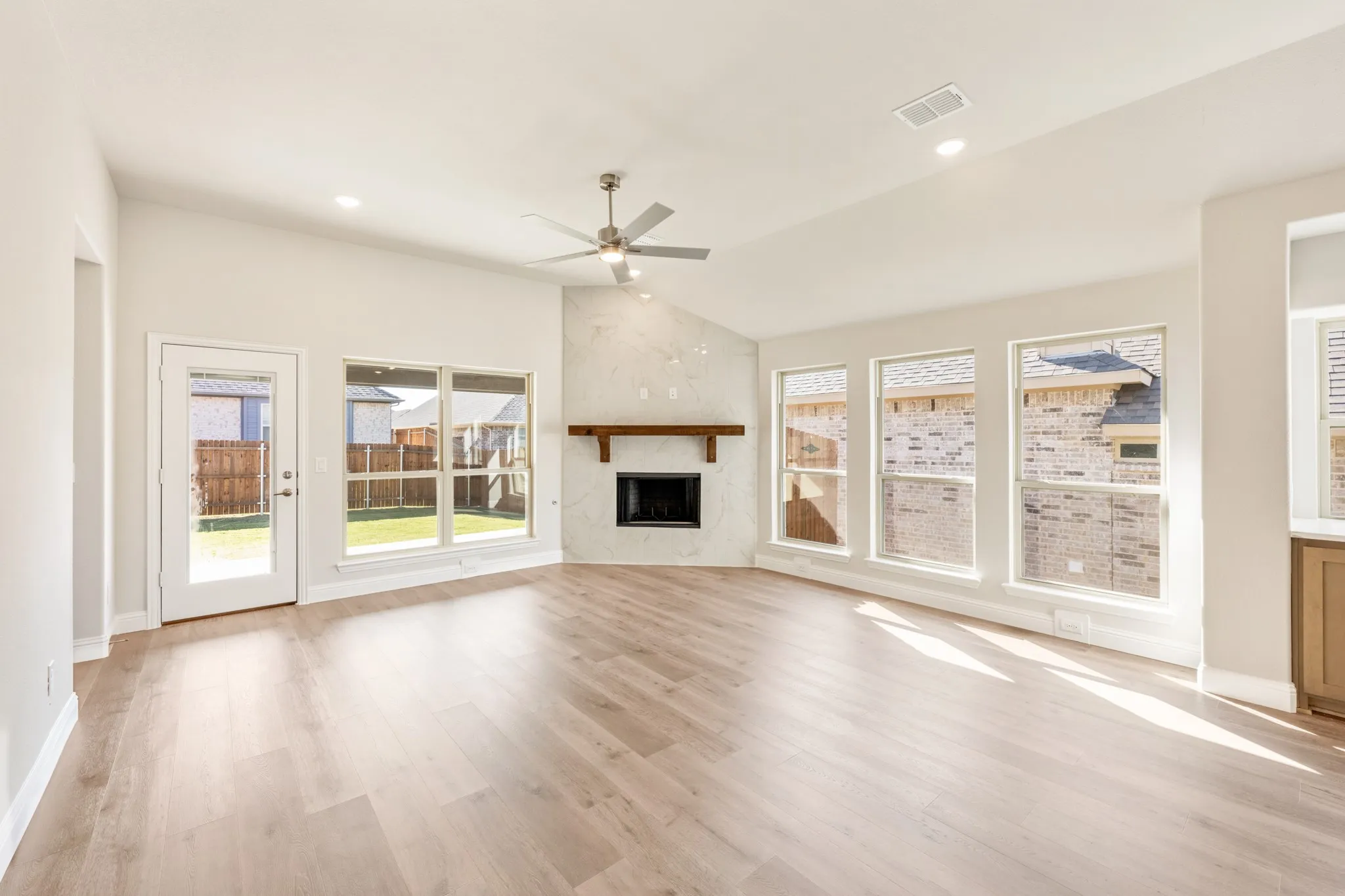 Single Family Residence For Sale in Johnson County , 210 Comanche Trail, Alvarado, Texas 76009, 4 Bedroom, 3 Bathroom, 2 Garage spaces, 2,752 Sqft, built in 2025, mls#21303172, Real Estate Agent in Alvarado, Homes For Sale in Johnson county, Homes For Sale in Alvarado, Realtor in Alvarado Texas, Real Estate Brokerage Independent Realty Texas, Luminita Cordes Realtor