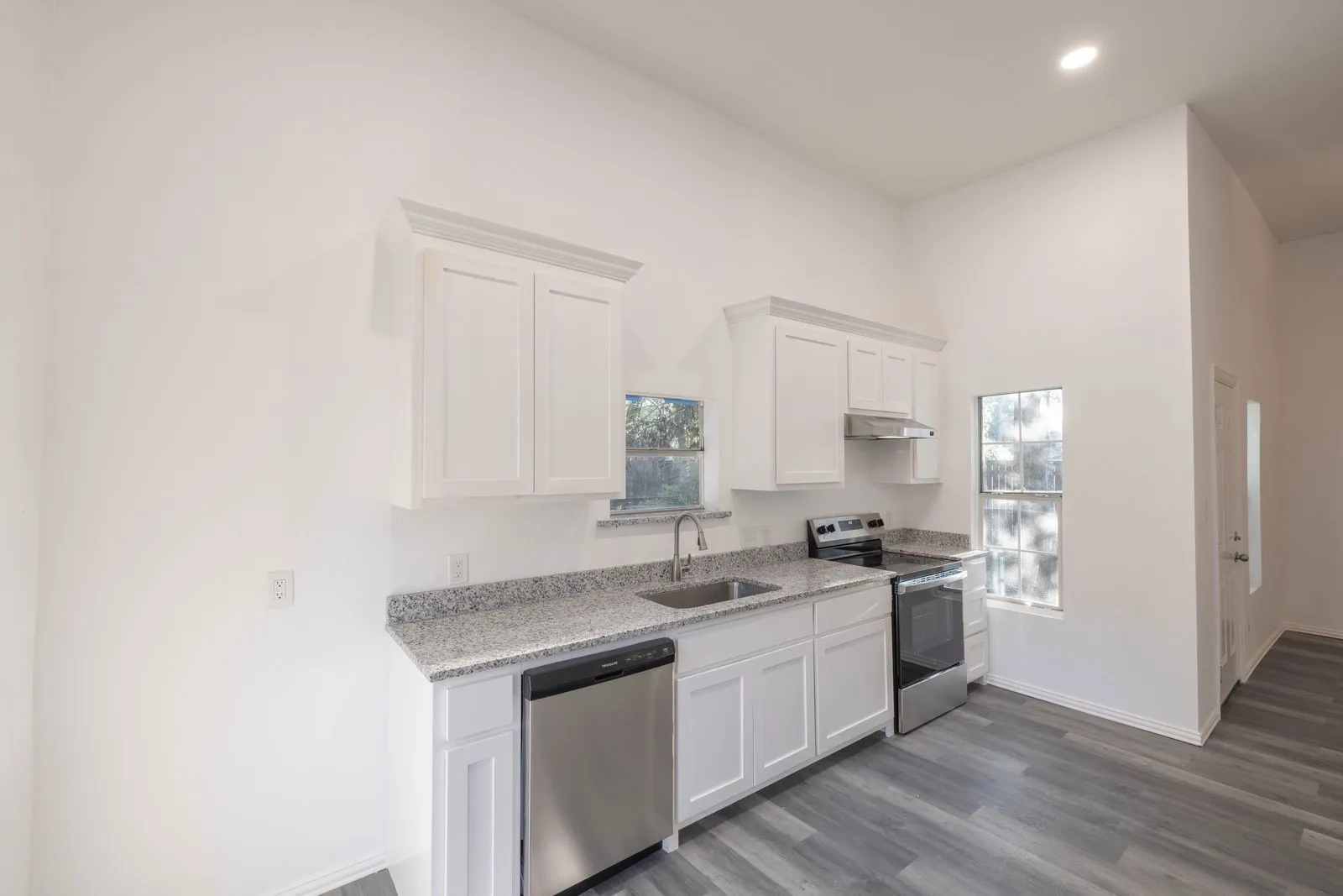 Single Family Residence For Rent in Fannin County , 415 W 7th Street, Bonham, Texas 75418, 3 Bedroom, 2 Bathroom, Garage spaces, 1,406 Sqft, built in 1905, mls#21302773, Real Estate Agent in Bonham, Homes For Rent in Fannin county, Homes For Rent in Bonham, Realtor in Bonham Texas, Real Estate Brokerage Independent Realty Texas, Luminita Cordes Realtor