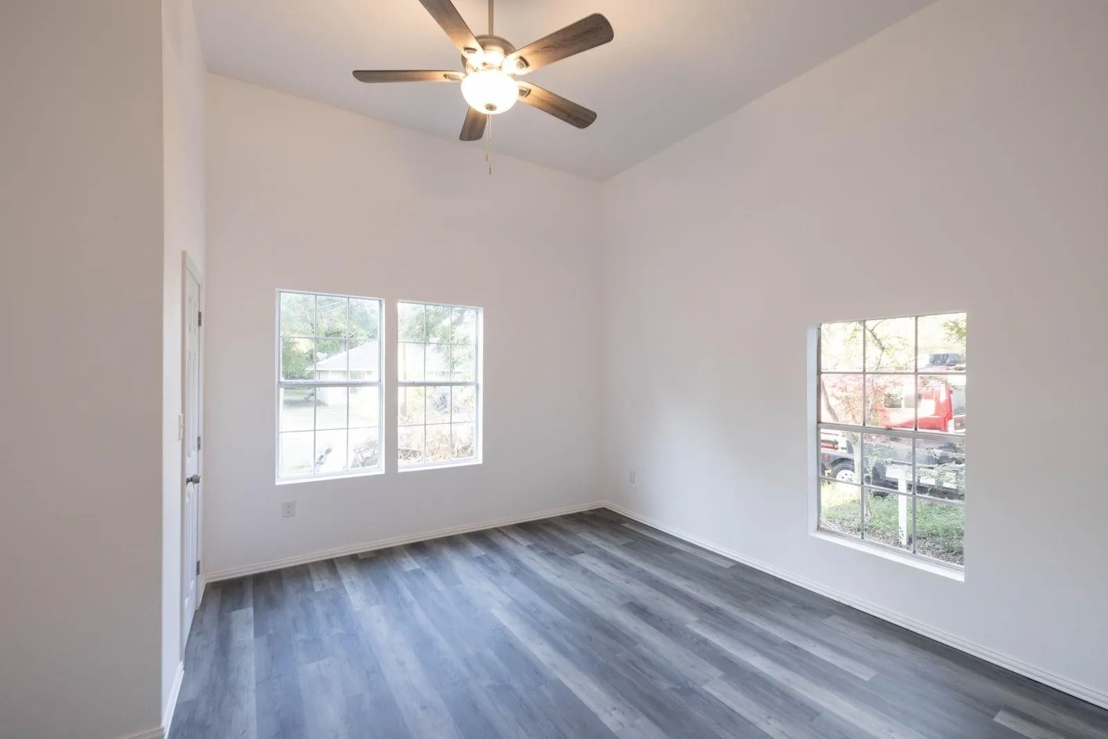 Single Family Residence For Rent in Fannin County , 415 W 7th Street, Bonham, Texas 75418, 3 Bedroom, 2 Bathroom, Garage spaces, 1,406 Sqft, built in 1905, mls#21302773, Real Estate Agent in Bonham, Homes For Rent in Fannin county, Homes For Rent in Bonham, Realtor in Bonham Texas, Real Estate Brokerage Independent Realty Texas, Luminita Cordes Realtor