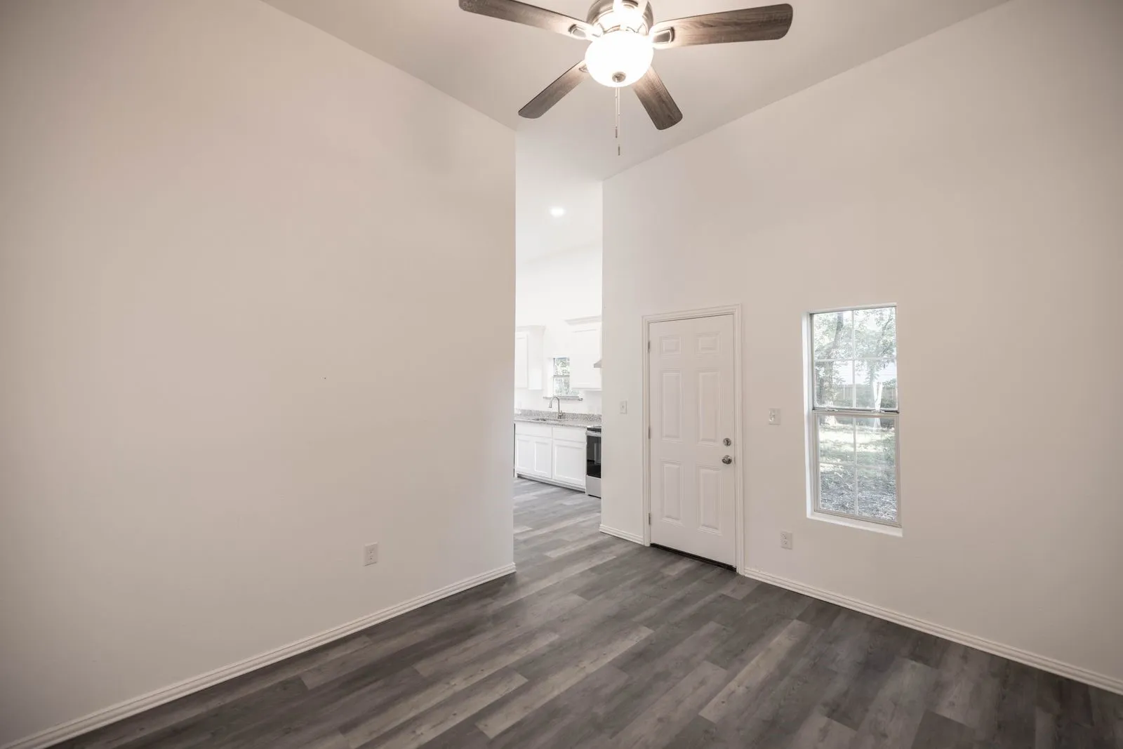 Single Family Residence For Rent in Fannin County , 415 W 7th Street, Bonham, Texas 75418, 3 Bedroom, 2 Bathroom, Garage spaces, 1,406 Sqft, built in 1905, mls#21302773, Real Estate Agent in Bonham, Homes For Rent in Fannin county, Homes For Rent in Bonham, Realtor in Bonham Texas, Real Estate Brokerage Independent Realty Texas, Luminita Cordes Realtor