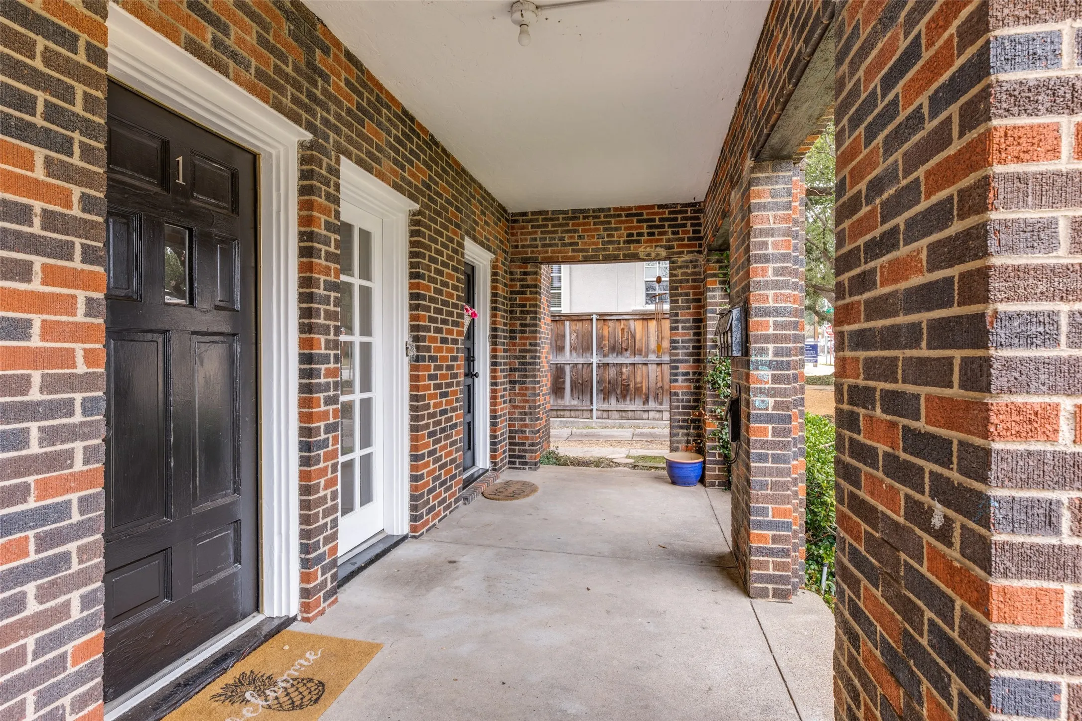 Apartment For Rent in Dallas County , 3440 Rosedale Avenue 1, University Park, Texas 75205, 2 Bedroom, 2 Bathroom, Garage spaces, 857 Sqft, built in 1937, mls#21303191, Real Estate Agent in University Park, Homes For Rent in Dallas county, Homes For Rent in University Park, Realtor in University Park Texas, Real Estate Brokerage Independent Realty Texas, Luminita Cordes Realtor