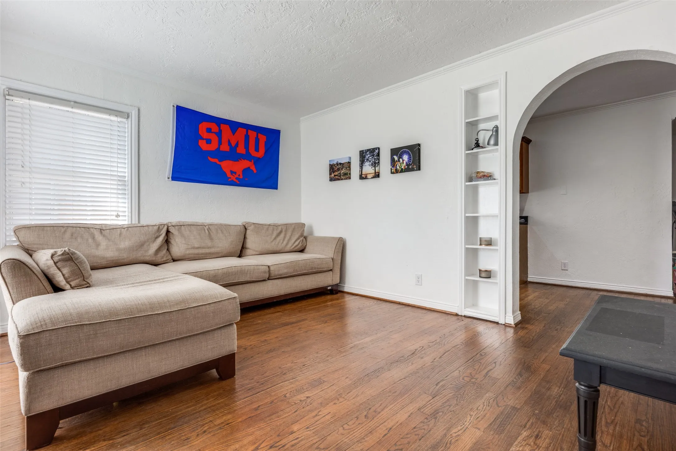 Apartment For Rent in Dallas County , 3440 Rosedale Avenue 1, University Park, Texas 75205, 2 Bedroom, 2 Bathroom, Garage spaces, 857 Sqft, built in 1937, mls#21303191, Real Estate Agent in University Park, Homes For Rent in Dallas county, Homes For Rent in University Park, Realtor in University Park Texas, Real Estate Brokerage Independent Realty Texas, Luminita Cordes Realtor