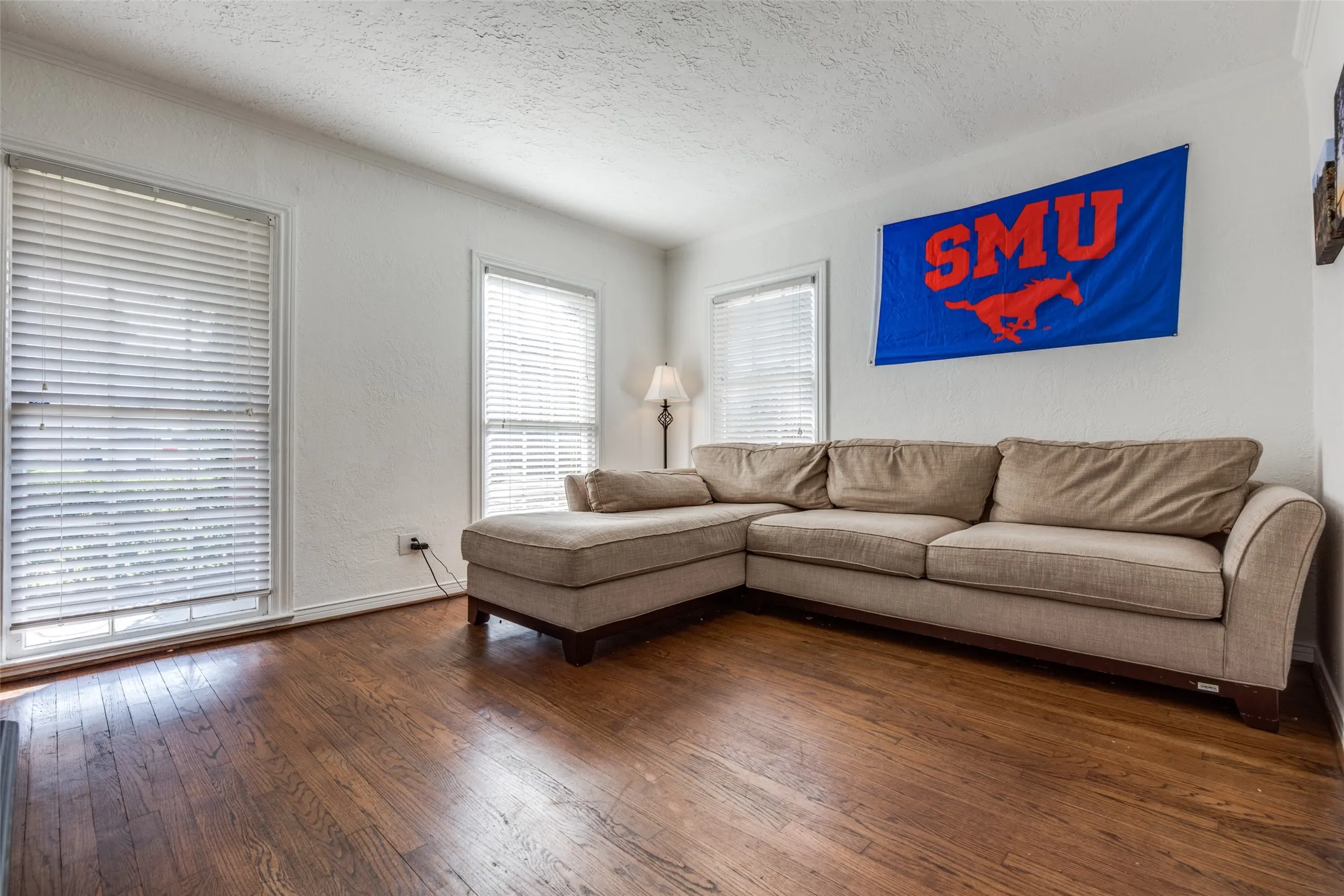 Apartment For Rent in Dallas County , 3440 Rosedale Avenue 1, University Park, Texas 75205, 2 Bedroom, 2 Bathroom, Garage spaces, 857 Sqft, built in 1937, mls#21303191, Real Estate Agent in University Park, Homes For Rent in Dallas county, Homes For Rent in University Park, Realtor in University Park Texas, Real Estate Brokerage Independent Realty Texas, Luminita Cordes Realtor