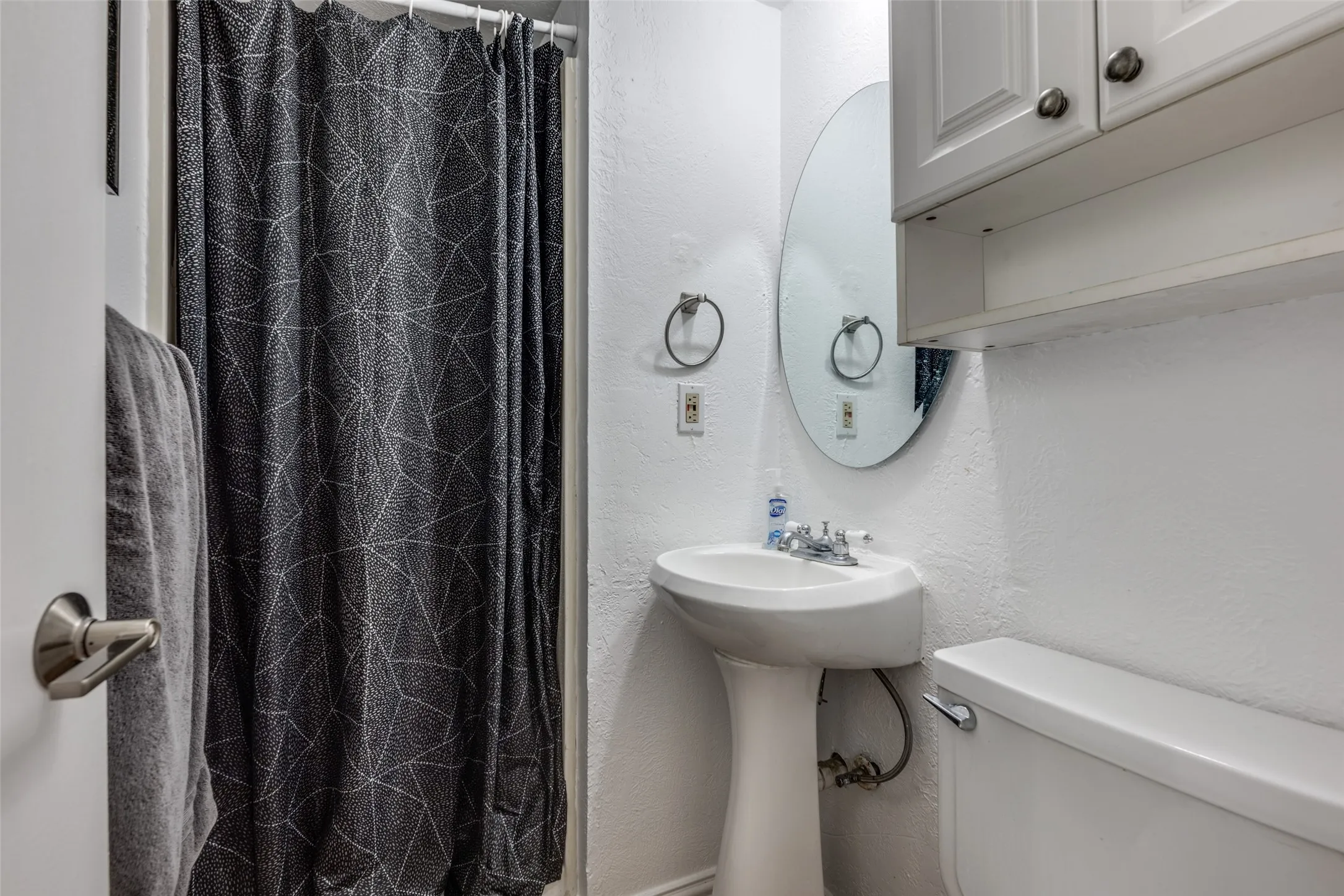 Apartment For Rent in Dallas County , 3440 Rosedale Avenue 1, University Park, Texas 75205, 2 Bedroom, 2 Bathroom, Garage spaces, 857 Sqft, built in 1937, mls#21303191, Real Estate Agent in University Park, Homes For Rent in Dallas county, Homes For Rent in University Park, Realtor in University Park Texas, Real Estate Brokerage Independent Realty Texas, Luminita Cordes Realtor