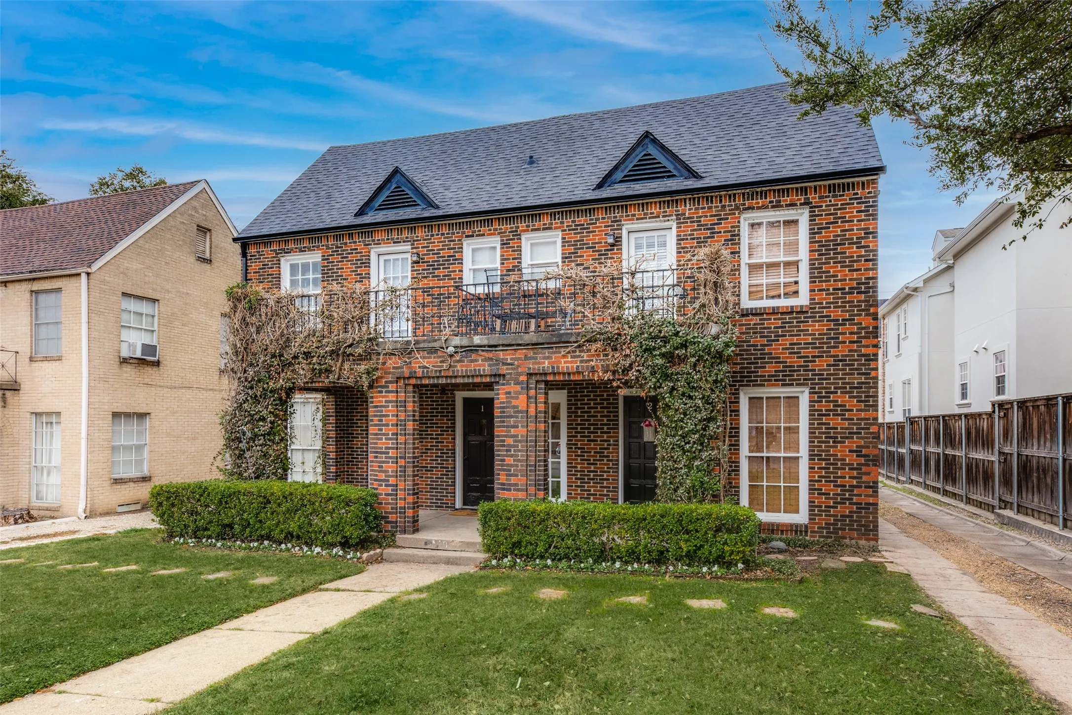 Apartment For Rent in Dallas County , 3440 Rosedale Avenue 1, University Park, Texas 75205, 2 Bedroom, 2 Bathroom, Garage spaces, 857 Sqft, built in 1937, mls#21303191, Real Estate Agent in University Park, Homes For Rent in Dallas county, Homes For Rent in University Park, Realtor in University Park Texas, Real Estate Brokerage Independent Realty Texas, Luminita Cordes Realtor