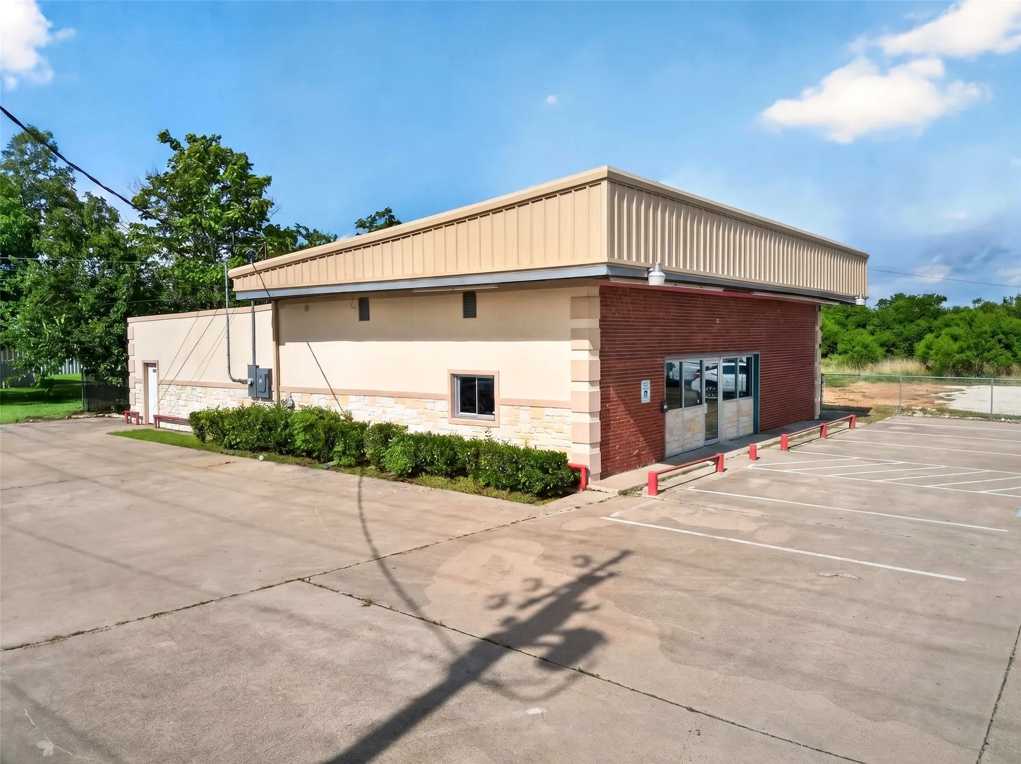 Retail For Sale in Kaufman County , 815 E Moore Avenue, Terrell, Texas 75160, 0, 0, Garage spaces, 0 Sqft, built in 1965, Price $650,000, mls#21298454, Real Estate Agent in Terrell, Homes For Sale in Kaufman county, Homes For Sale in Terrell, Realtor in Terrell Texas, Real Estate Brokerage Independent Realty Texas, Luminita Cordes Realtor