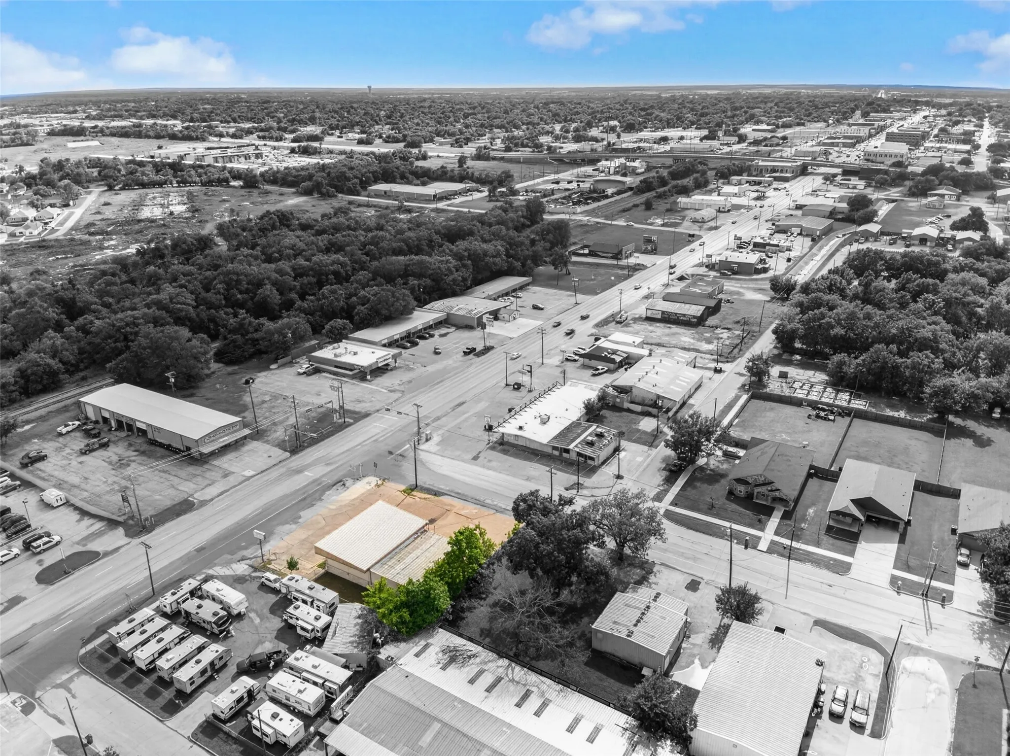 Retail For Sale in Kaufman County , 815 E Moore Avenue, Terrell, Texas 75160, 0, 0, Garage spaces, 0 Sqft, built in 1965, Price $650,000, mls#21298454, Real Estate Agent in Terrell, Homes For Sale in Kaufman county, Homes For Sale in Terrell, Realtor in Terrell Texas, Real Estate Brokerage Independent Realty Texas, Luminita Cordes Realtor
