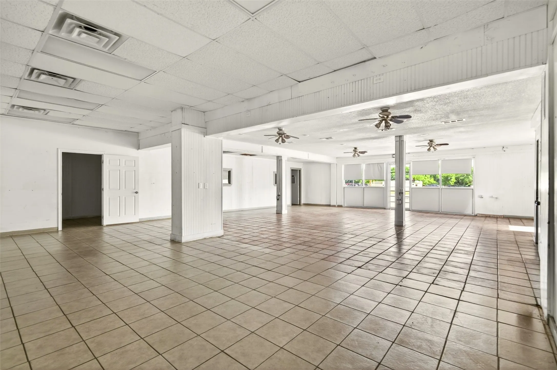 Retail For Sale in Kaufman County , 815 E Moore Avenue, Terrell, Texas 75160, 0, 0, Garage spaces, 0 Sqft, built in 1965, Price $650,000, mls#21298454, Real Estate Agent in Terrell, Homes For Sale in Kaufman county, Homes For Sale in Terrell, Realtor in Terrell Texas, Real Estate Brokerage Independent Realty Texas, Luminita Cordes Realtor