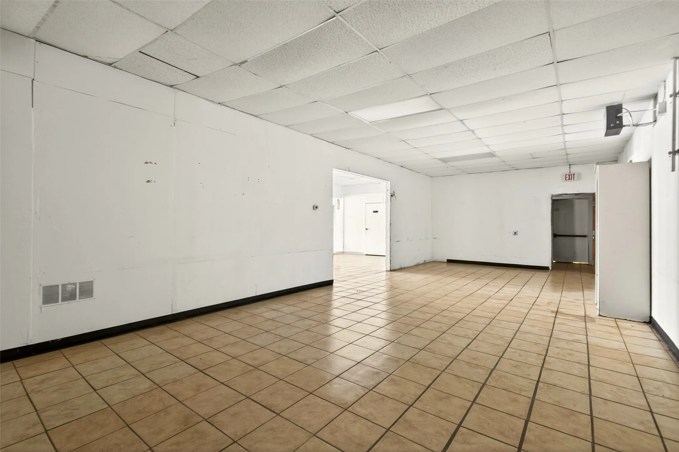 Retail For Sale in Kaufman County , 815 E Moore Avenue, Terrell, Texas 75160, 0, 0, Garage spaces, 0 Sqft, built in 1965, Price $650,000, mls#21298454, Real Estate Agent in Terrell, Homes For Sale in Kaufman county, Homes For Sale in Terrell, Realtor in Terrell Texas, Real Estate Brokerage Independent Realty Texas, Luminita Cordes Realtor
