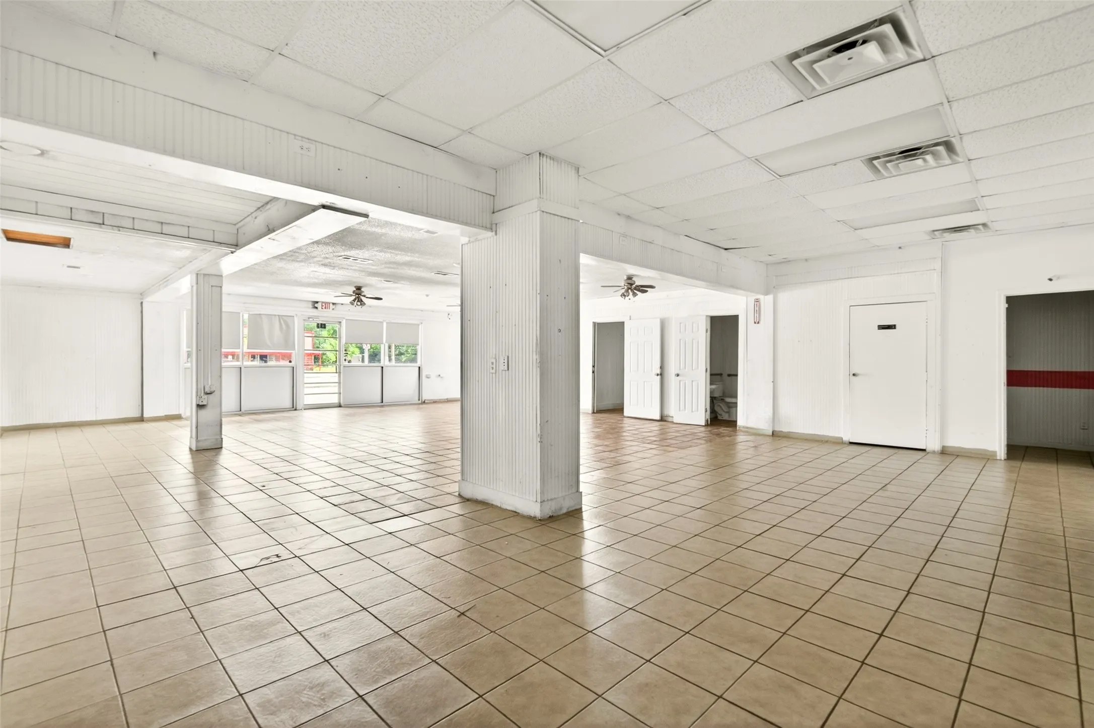 Retail For Sale in Kaufman County , 815 E Moore Avenue, Terrell, Texas 75160, 0, 0, Garage spaces, 0 Sqft, built in 1965, Price $650,000, mls#21298454, Real Estate Agent in Terrell, Homes For Sale in Kaufman county, Homes For Sale in Terrell, Realtor in Terrell Texas, Real Estate Brokerage Independent Realty Texas, Luminita Cordes Realtor