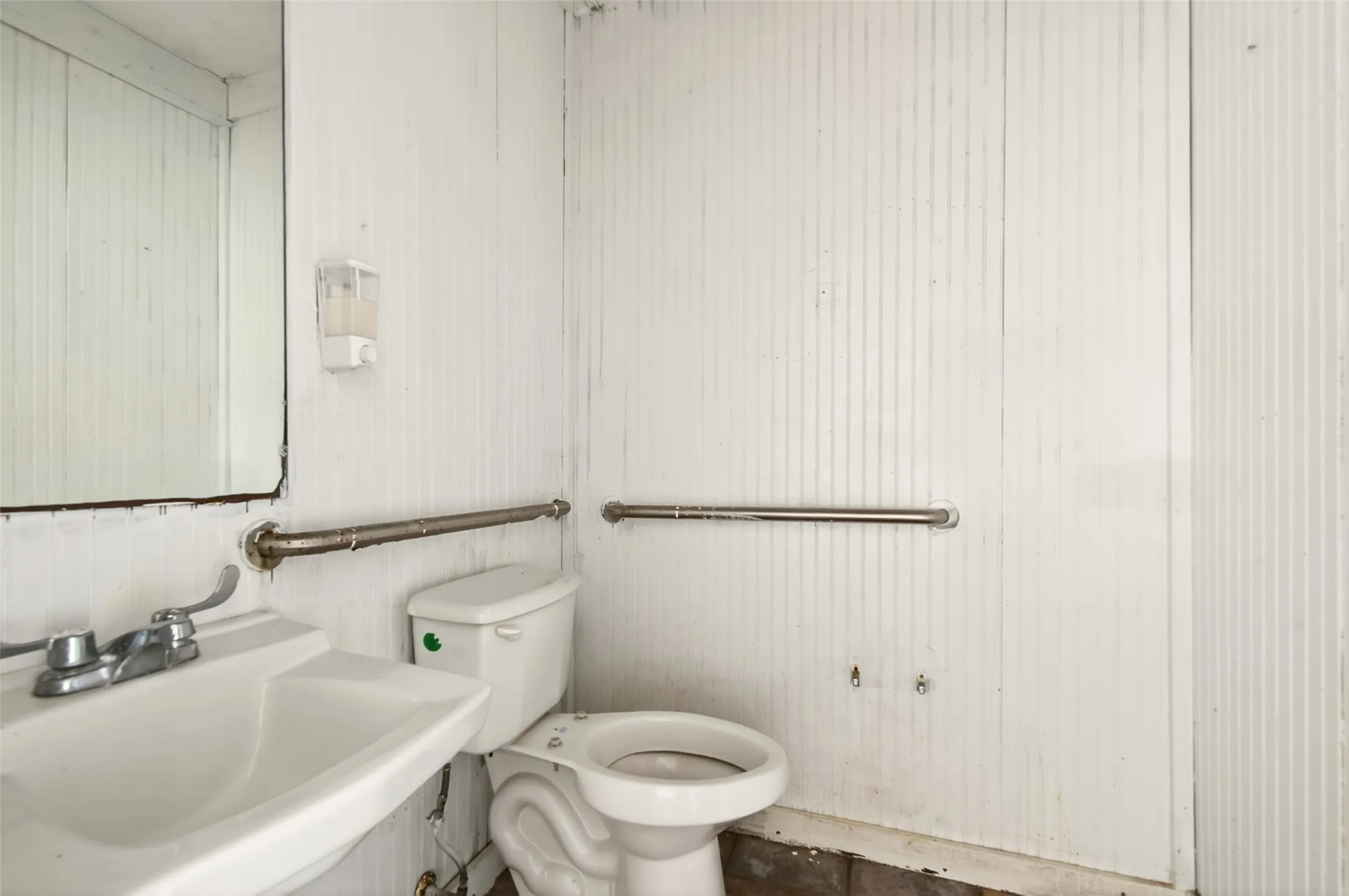 Retail For Sale in Kaufman County , 815 E Moore Avenue, Terrell, Texas 75160, 0, 0, Garage spaces, 0 Sqft, built in 1965, Price $650,000, mls#21298454, Real Estate Agent in Terrell, Homes For Sale in Kaufman county, Homes For Sale in Terrell, Realtor in Terrell Texas, Real Estate Brokerage Independent Realty Texas, Luminita Cordes Realtor