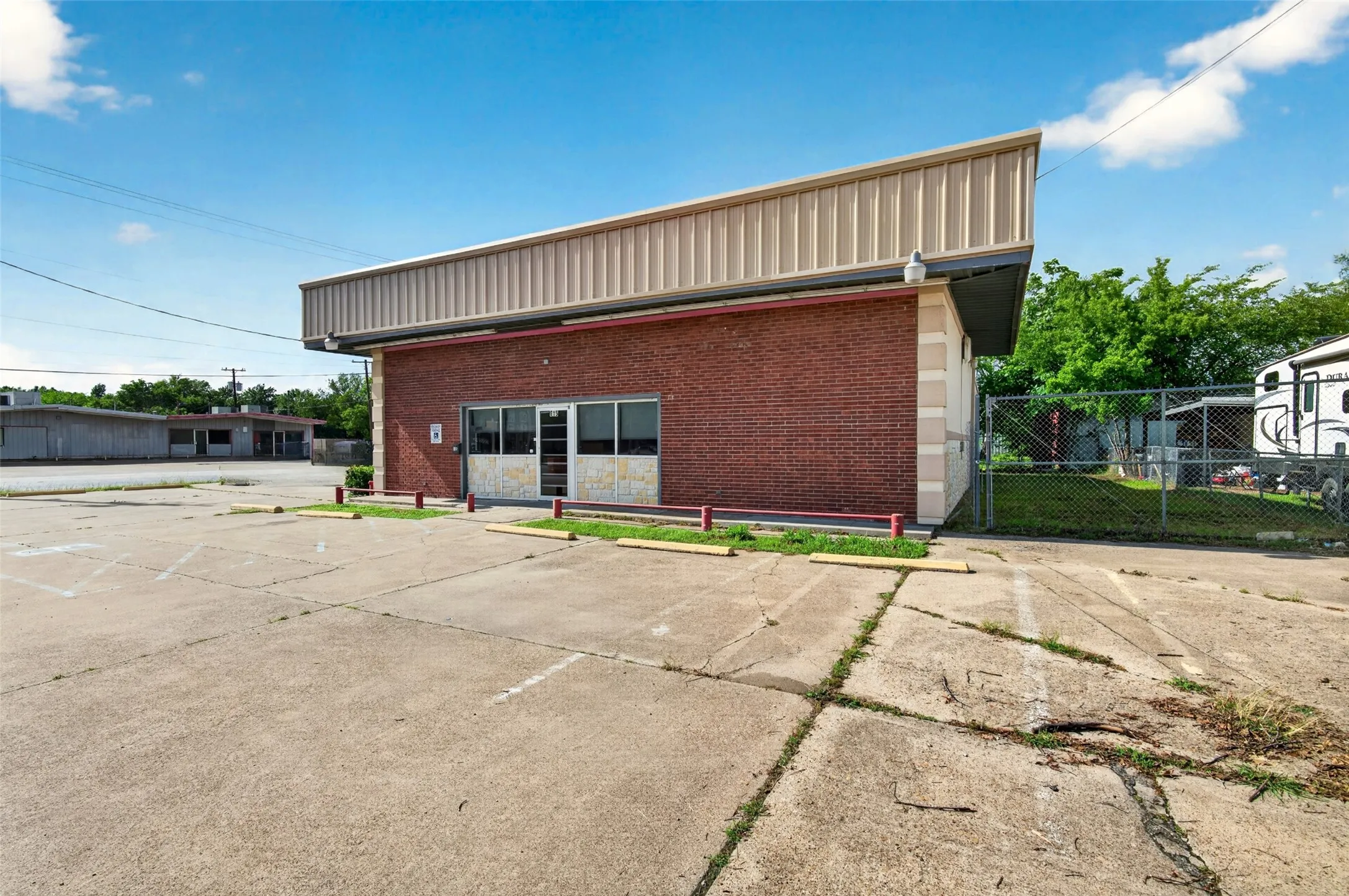 Retail For Sale in Kaufman County , 815 E Moore Avenue, Terrell, Texas 75160, 0, 0, Garage spaces, 0 Sqft, built in 1965, Price $650,000, mls#21298454, Real Estate Agent in Terrell, Homes For Sale in Kaufman county, Homes For Sale in Terrell, Realtor in Terrell Texas, Real Estate Brokerage Independent Realty Texas, Luminita Cordes Realtor