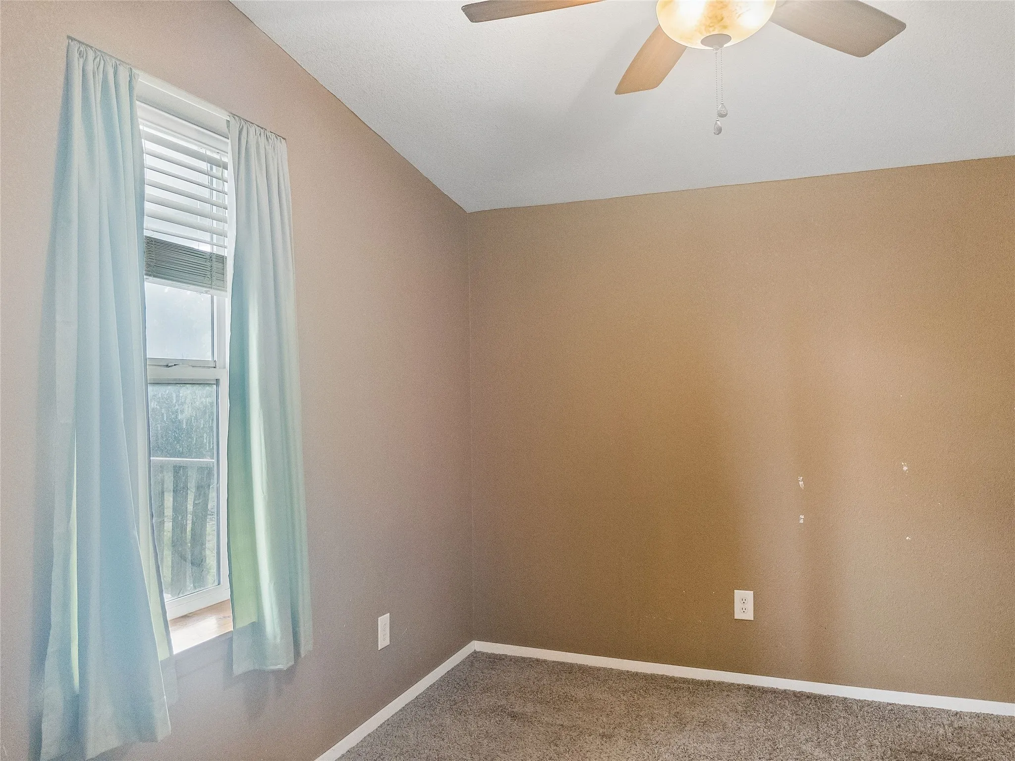 Farm For Sale in Hood County , 10405 Lipan Highway, Lipan, Texas 76462, 3 Bedroom, 2 Bathroom, Garage spaces, 1,200 Sqft, built in 2010, mls#21303074, Real Estate Agent in Lipan, Homes For Sale in Hood county, Homes For Sale in Lipan, Realtor in Lipan Texas, Real Estate Brokerage Independent Realty Texas, Luminita Cordes Realtor