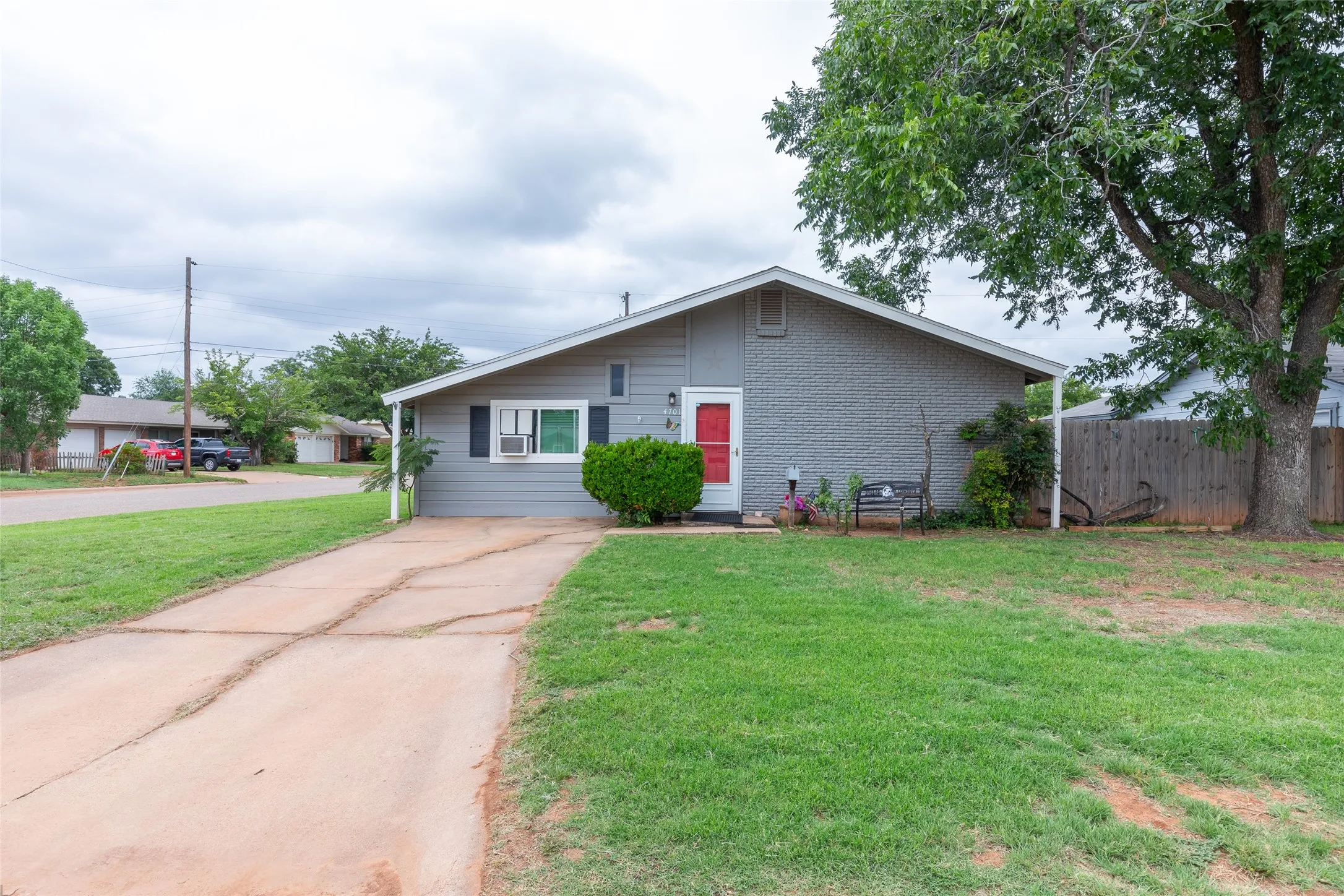 Single Family Residence For Sale in Taylor County , 4701 S 5th Street, Abilene, Texas 79605, 4 Bedroom, 2 Bathroom, Garage spaces, 1,470 Sqft, built in 1961, mls#21282976, Real Estate Agent in Abilene, Homes For Sale in Taylor county, Homes For Sale in Abilene, Realtor in Abilene Texas, Real Estate Brokerage Independent Realty Texas, Luminita Cordes Realtor