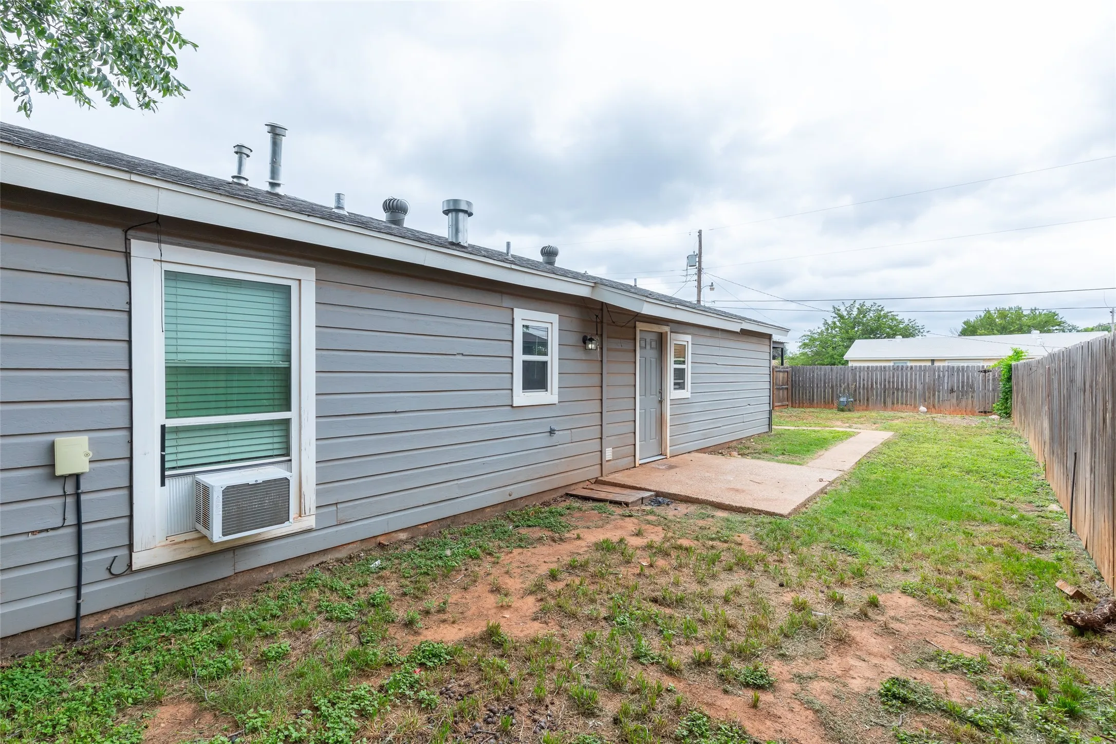 Single Family Residence For Sale in Taylor County , 4701 S 5th Street, Abilene, Texas 79605, 4 Bedroom, 2 Bathroom, Garage spaces, 1,470 Sqft, built in 1961, mls#21282976, Real Estate Agent in Abilene, Homes For Sale in Taylor county, Homes For Sale in Abilene, Realtor in Abilene Texas, Real Estate Brokerage Independent Realty Texas, Luminita Cordes Realtor