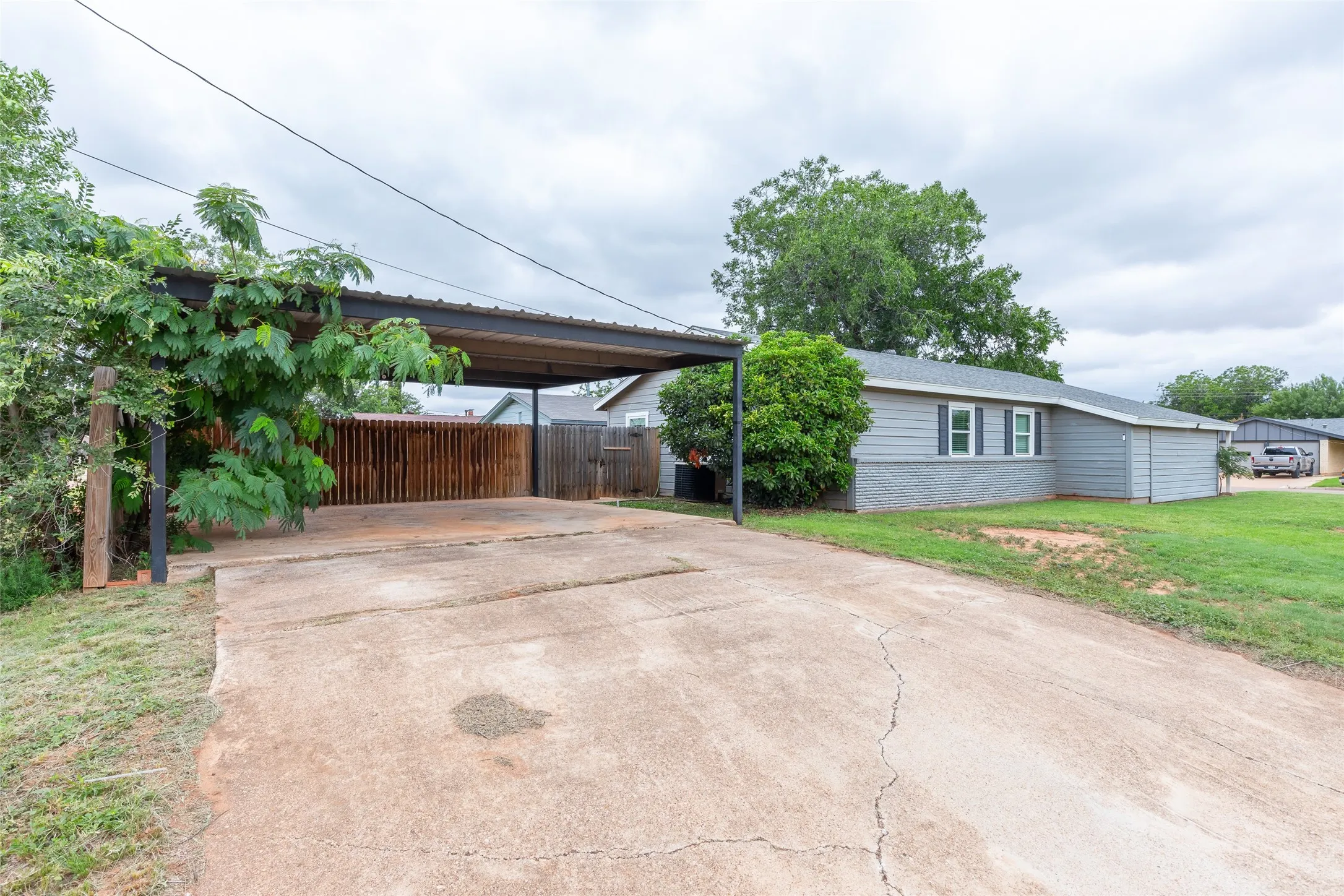 Single Family Residence For Sale in Taylor County , 4701 S 5th Street, Abilene, Texas 79605, 4 Bedroom, 2 Bathroom, Garage spaces, 1,470 Sqft, built in 1961, mls#21282976, Real Estate Agent in Abilene, Homes For Sale in Taylor county, Homes For Sale in Abilene, Realtor in Abilene Texas, Real Estate Brokerage Independent Realty Texas, Luminita Cordes Realtor