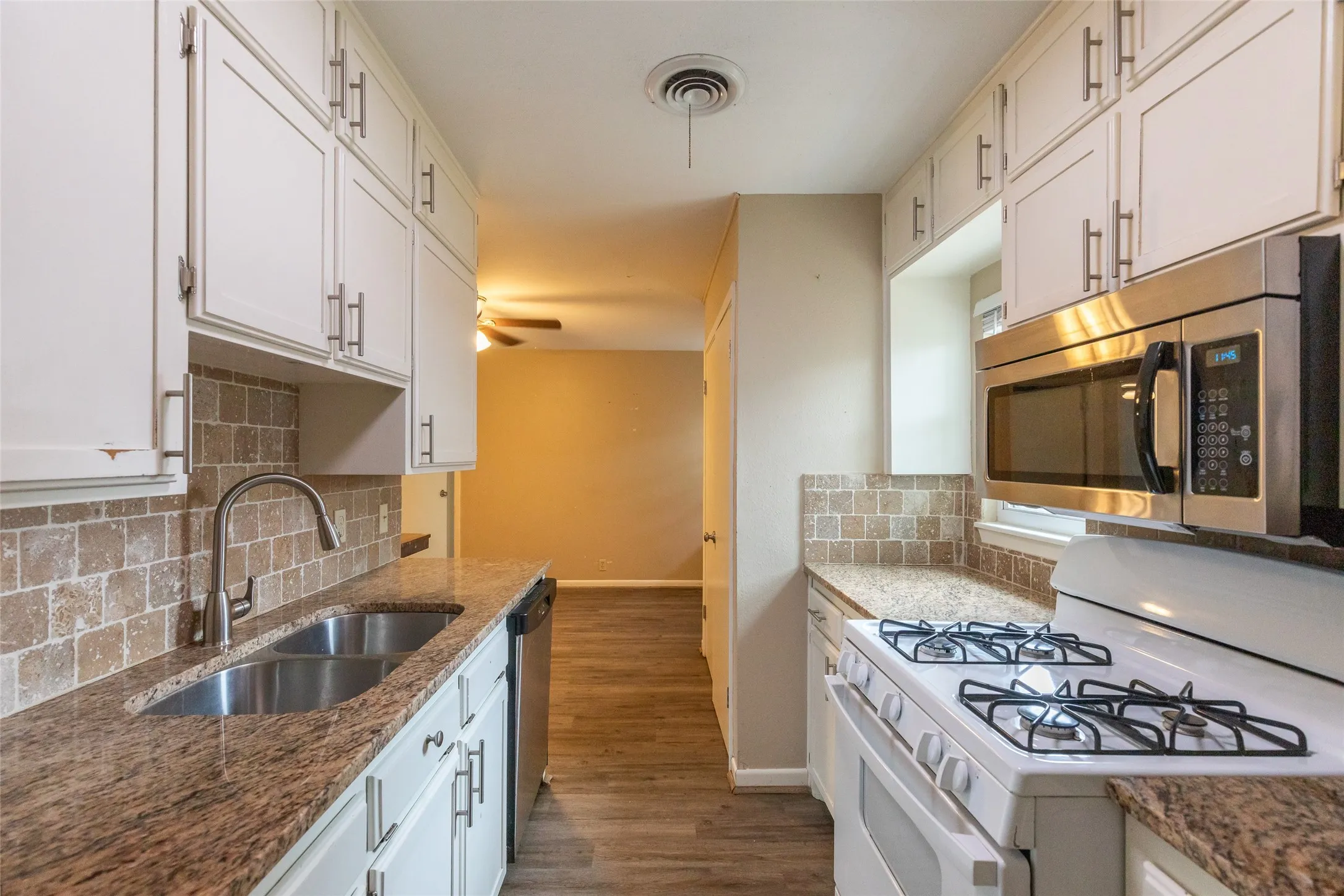 Single Family Residence For Sale in Taylor County , 4701 S 5th Street, Abilene, Texas 79605, 4 Bedroom, 2 Bathroom, Garage spaces, 1,470 Sqft, built in 1961, mls#21282976, Real Estate Agent in Abilene, Homes For Sale in Taylor county, Homes For Sale in Abilene, Realtor in Abilene Texas, Real Estate Brokerage Independent Realty Texas, Luminita Cordes Realtor