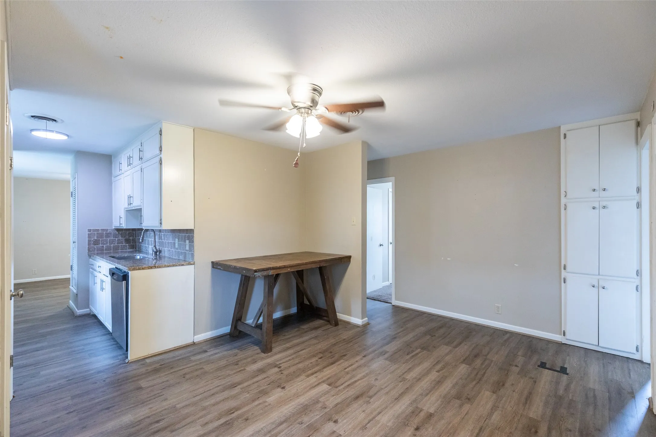 Single Family Residence For Sale in Taylor County , 4701 S 5th Street, Abilene, Texas 79605, 4 Bedroom, 2 Bathroom, Garage spaces, 1,470 Sqft, built in 1961, mls#21282976, Real Estate Agent in Abilene, Homes For Sale in Taylor county, Homes For Sale in Abilene, Realtor in Abilene Texas, Real Estate Brokerage Independent Realty Texas, Luminita Cordes Realtor