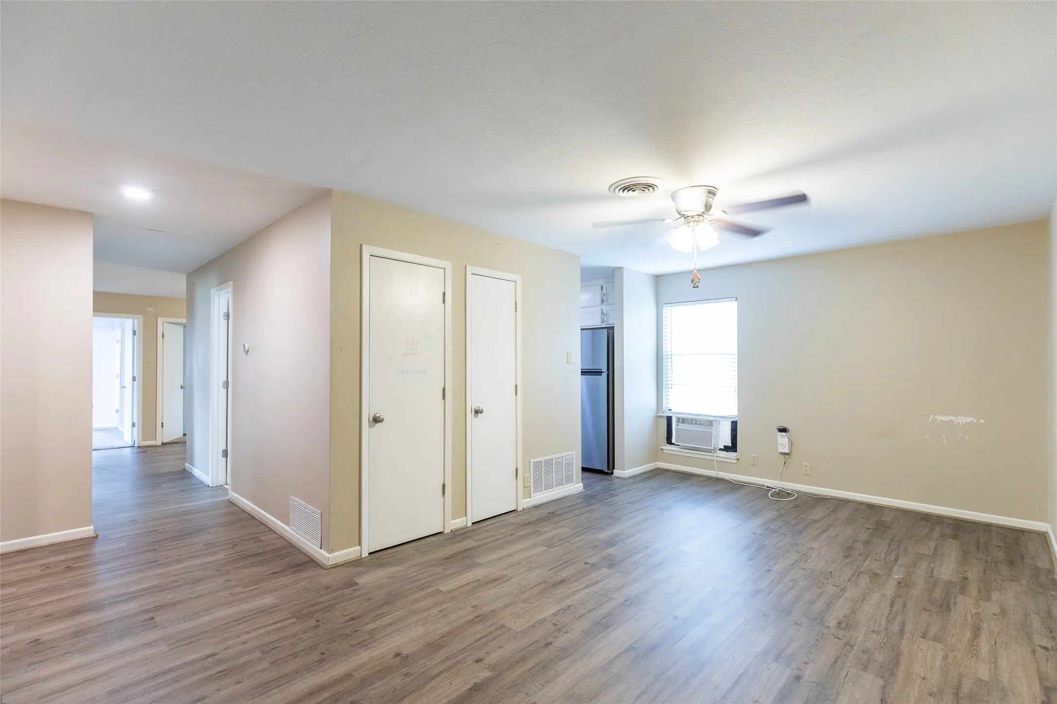 Single Family Residence For Sale in Taylor County , 4701 S 5th Street, Abilene, Texas 79605, 4 Bedroom, 2 Bathroom, Garage spaces, 1,470 Sqft, built in 1961, mls#21282976, Real Estate Agent in Abilene, Homes For Sale in Taylor county, Homes For Sale in Abilene, Realtor in Abilene Texas, Real Estate Brokerage Independent Realty Texas, Luminita Cordes Realtor
