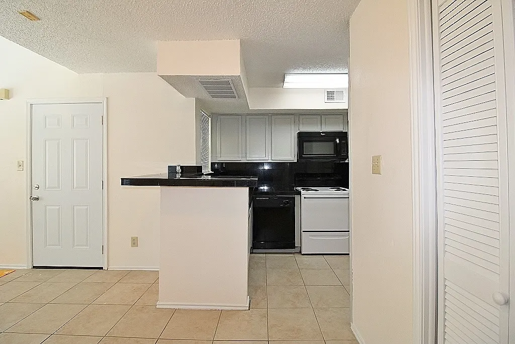 Condominium For Rent in Tarrant County , 2301 Basil Drive F203, Arlington, Texas 76006, 2 Bedroom, 2 Bathroom, Garage spaces, 894 Sqft, built in 1981, mls#21303210, Real Estate Agent in Arlington, Homes For Rent in Tarrant county, Homes For Rent in Arlington, Realtor in Arlington Texas, Real Estate Brokerage Independent Realty Texas, Luminita Cordes Realtor