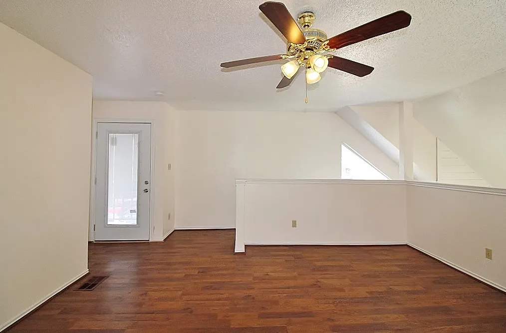 Condominium For Rent in Tarrant County , 2301 Basil Drive F203, Arlington, Texas 76006, 2 Bedroom, 2 Bathroom, Garage spaces, 894 Sqft, built in 1981, mls#21303210, Real Estate Agent in Arlington, Homes For Rent in Tarrant county, Homes For Rent in Arlington, Realtor in Arlington Texas, Real Estate Brokerage Independent Realty Texas, Luminita Cordes Realtor
