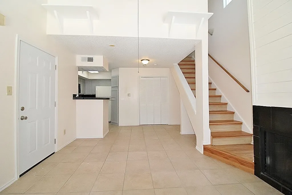 Condominium For Rent in Tarrant County , 2301 Basil Drive F203, Arlington, Texas 76006, 2 Bedroom, 2 Bathroom, Garage spaces, 894 Sqft, built in 1981, mls#21303210, Real Estate Agent in Arlington, Homes For Rent in Tarrant county, Homes For Rent in Arlington, Realtor in Arlington Texas, Real Estate Brokerage Independent Realty Texas, Luminita Cordes Realtor