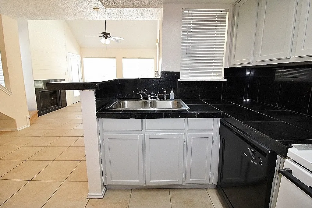 Condominium For Rent in Tarrant County , 2301 Basil Drive F203, Arlington, Texas 76006, 2 Bedroom, 2 Bathroom, Garage spaces, 894 Sqft, built in 1981, mls#21303210, Real Estate Agent in Arlington, Homes For Rent in Tarrant county, Homes For Rent in Arlington, Realtor in Arlington Texas, Real Estate Brokerage Independent Realty Texas, Luminita Cordes Realtor