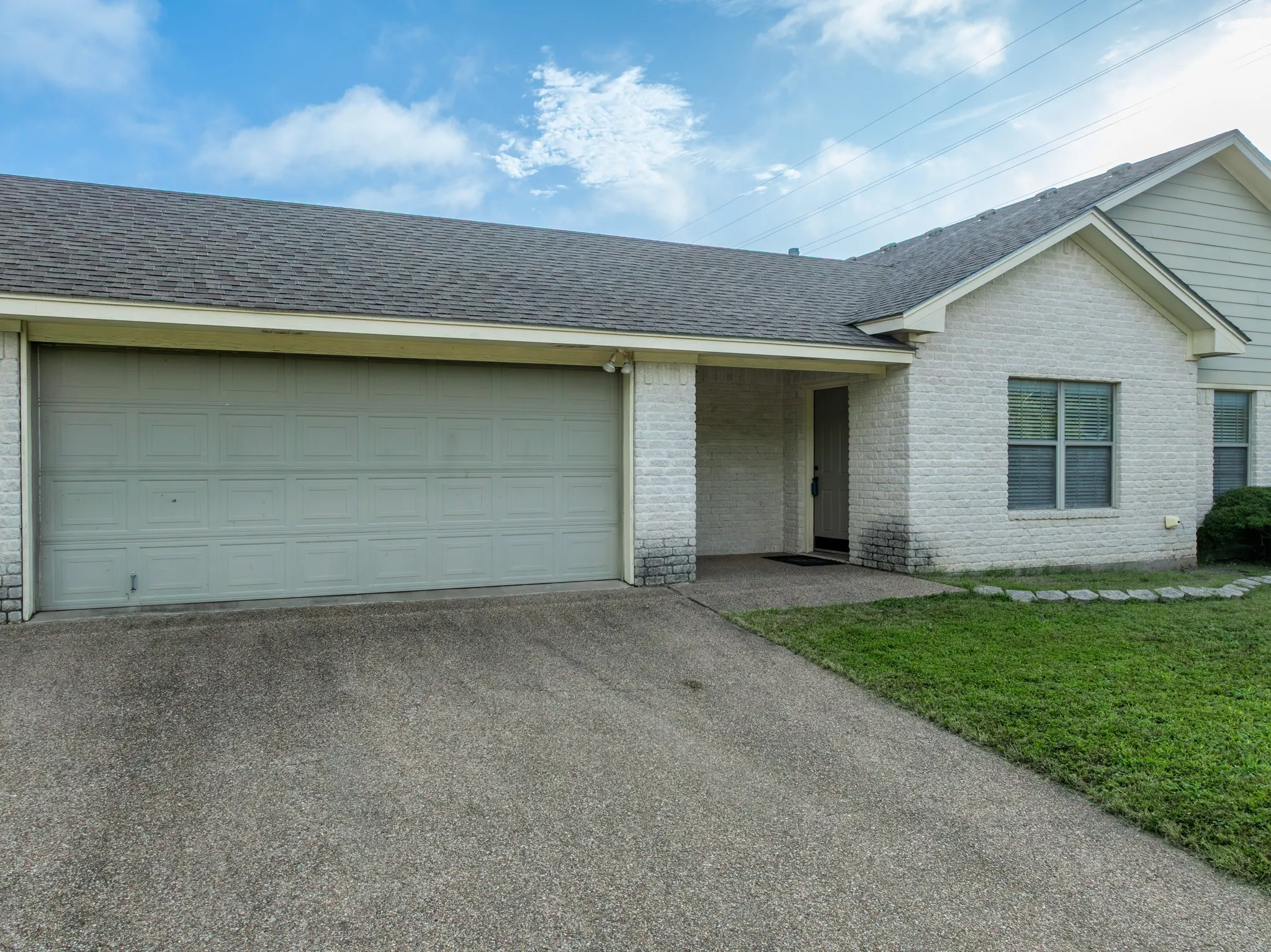 Single Family Residence For Sale in Mc Lennan County , 210 S Reagan Street, West, Texas 76691, 3 Bedroom, 2 Bathroom, 2 Garage spaces, 1,566 Sqft, built in 2006, mls#21303196, Real Estate Agent in West, Homes For Sale in Mc Lennan county, Homes For Sale in West, Realtor in West Texas, Real Estate Brokerage Independent Realty Texas, Luminita Cordes Realtor
