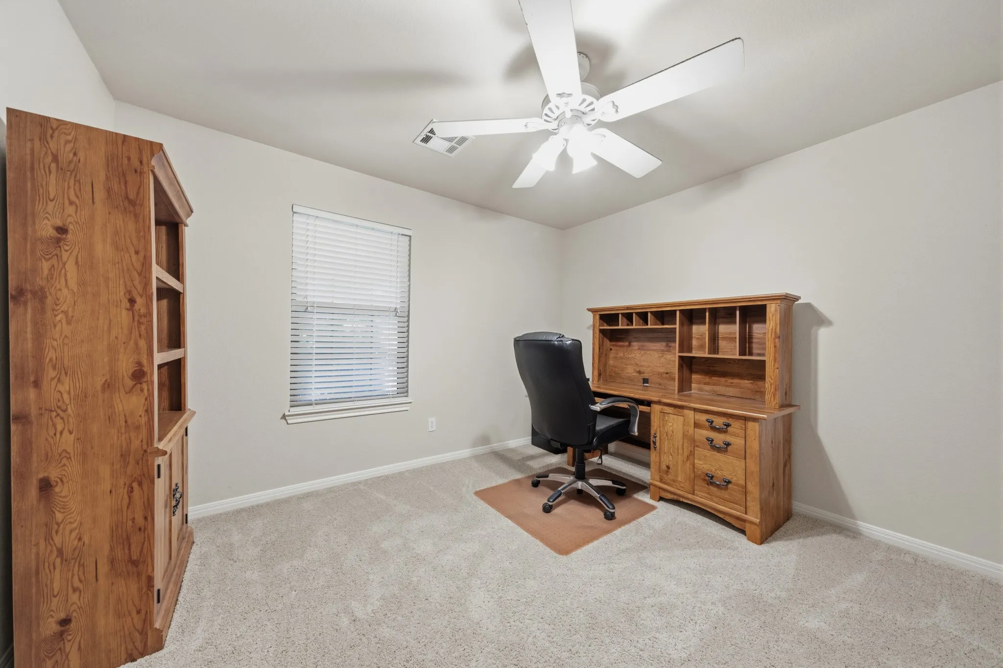 Single Family Residence For Sale in Mc Lennan County , 210 S Reagan Street, West, Texas 76691, 3 Bedroom, 2 Bathroom, 2 Garage spaces, 1,566 Sqft, built in 2006, mls#21303196, Real Estate Agent in West, Homes For Sale in Mc Lennan county, Homes For Sale in West, Realtor in West Texas, Real Estate Brokerage Independent Realty Texas, Luminita Cordes Realtor