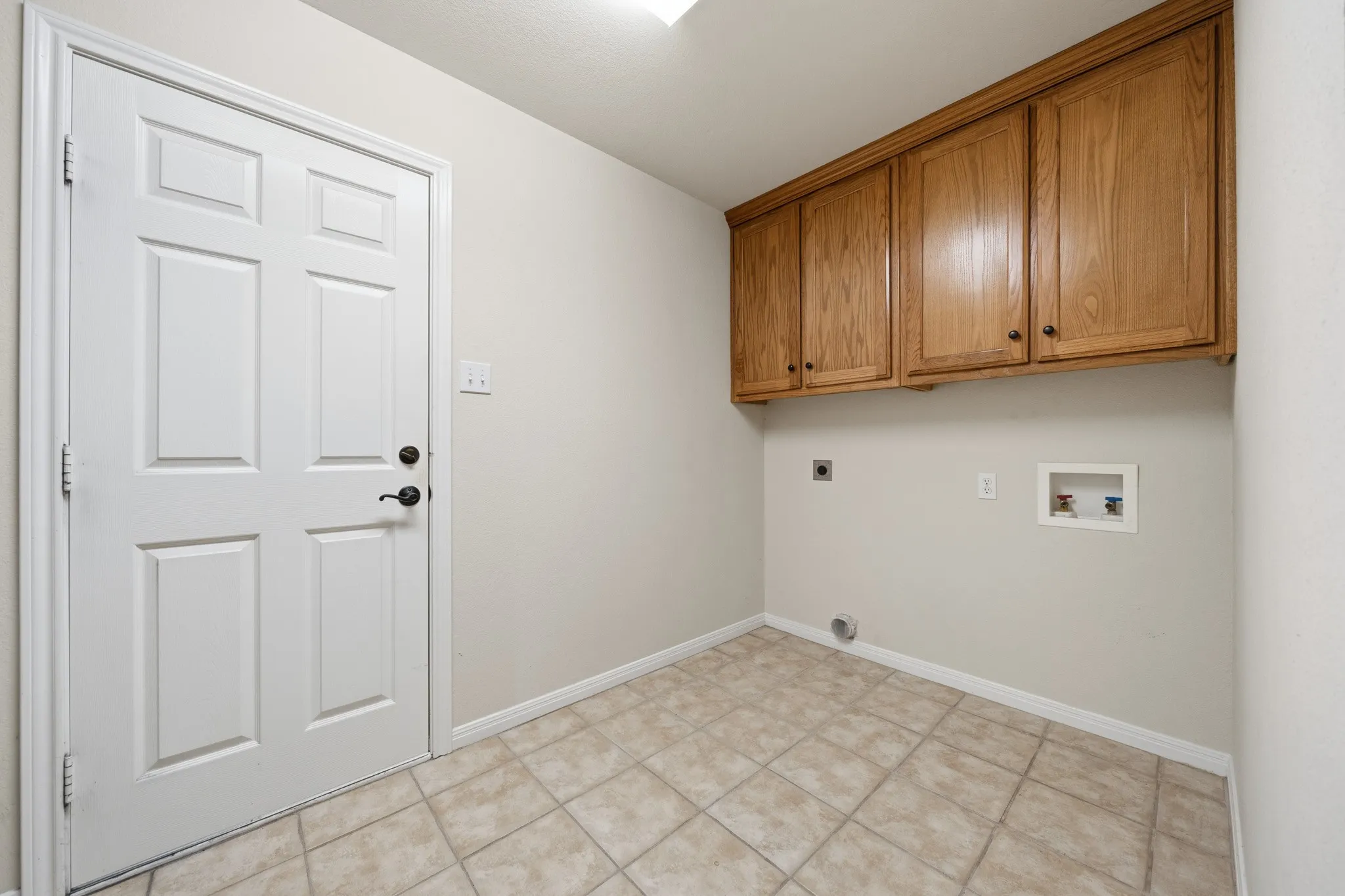 Single Family Residence For Sale in Mc Lennan County , 210 S Reagan Street, West, Texas 76691, 3 Bedroom, 2 Bathroom, 2 Garage spaces, 1,566 Sqft, built in 2006, mls#21303196, Real Estate Agent in West, Homes For Sale in Mc Lennan county, Homes For Sale in West, Realtor in West Texas, Real Estate Brokerage Independent Realty Texas, Luminita Cordes Realtor