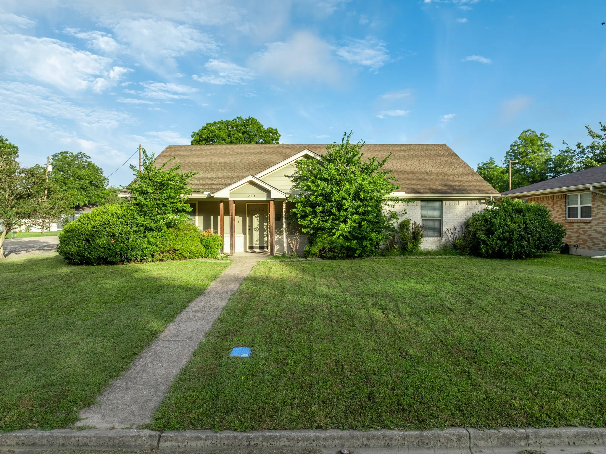 Single Family Residence For Sale in Mc Lennan County , 210 S Reagan Street, West, Texas 76691, 3 Bedroom, 2 Bathroom, 2 Garage spaces, 1,566 Sqft, built in 2006, mls#21303196, Real Estate Agent in West, Homes For Sale in Mc Lennan county, Homes For Sale in West, Realtor in West Texas, Real Estate Brokerage Independent Realty Texas, Luminita Cordes Realtor