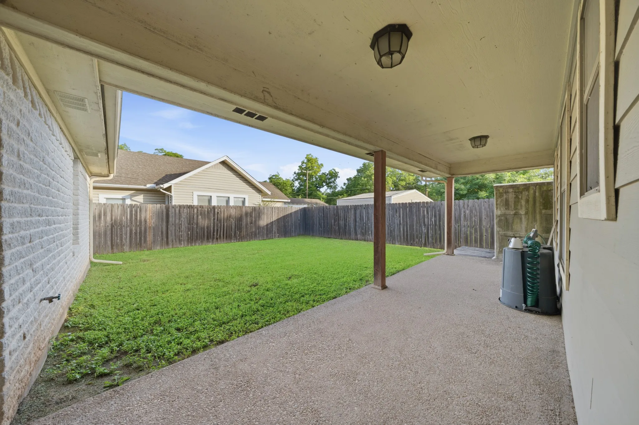 Single Family Residence For Sale in Mc Lennan County , 210 S Reagan Street, West, Texas 76691, 3 Bedroom, 2 Bathroom, 2 Garage spaces, 1,566 Sqft, built in 2006, mls#21303196, Real Estate Agent in West, Homes For Sale in Mc Lennan county, Homes For Sale in West, Realtor in West Texas, Real Estate Brokerage Independent Realty Texas, Luminita Cordes Realtor