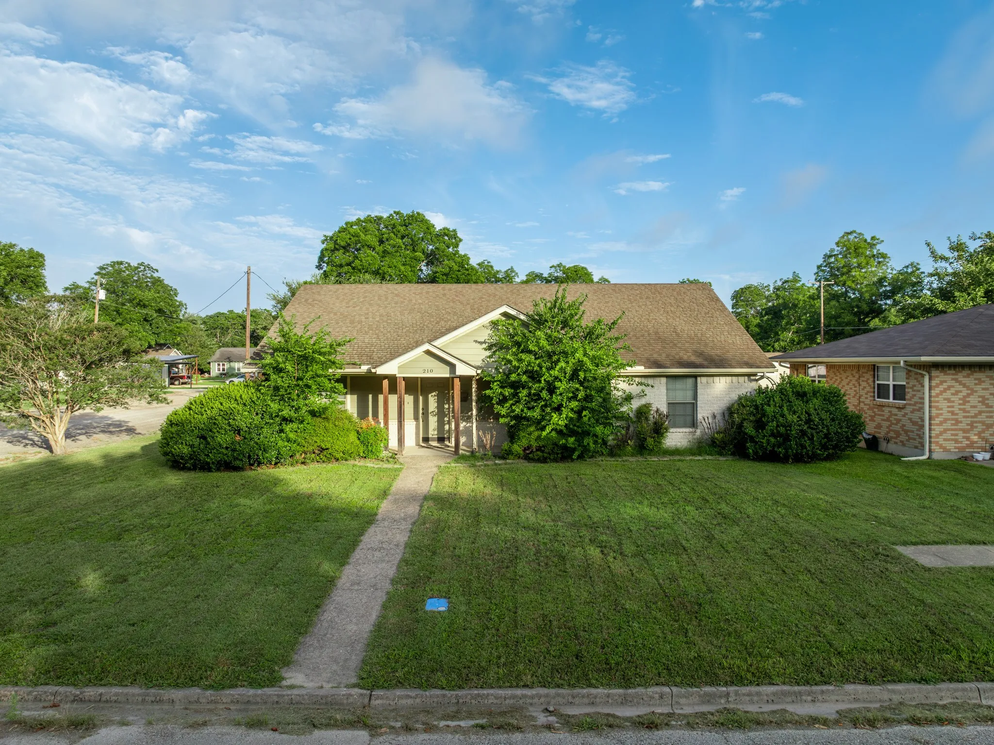 Single Family Residence For Sale in Mc Lennan County , 210 S Reagan Street, West, Texas 76691, 3 Bedroom, 2 Bathroom, 2 Garage spaces, 1,566 Sqft, built in 2006, mls#21303196, Real Estate Agent in West, Homes For Sale in Mc Lennan county, Homes For Sale in West, Realtor in West Texas, Real Estate Brokerage Independent Realty Texas, Luminita Cordes Realtor