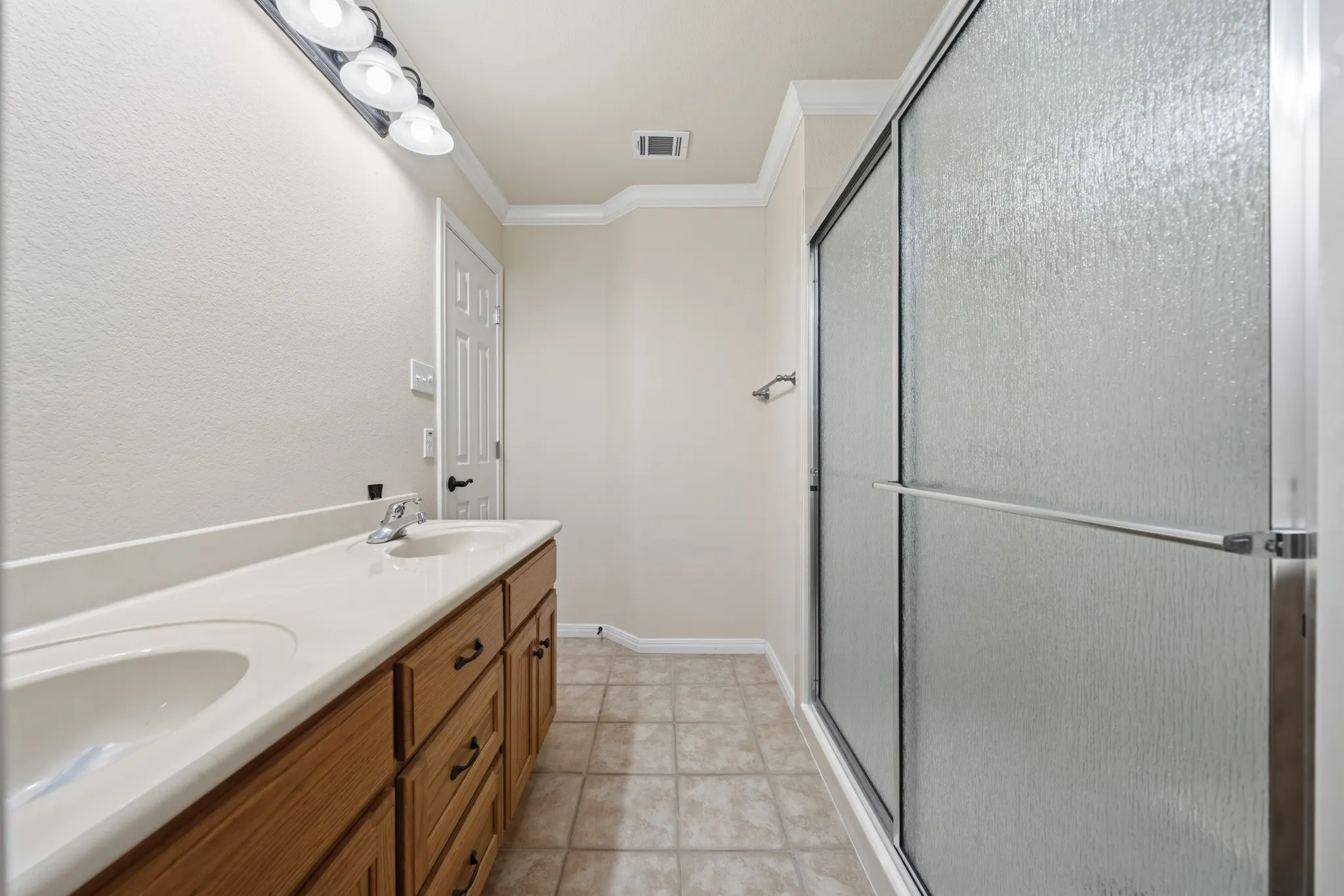 Single Family Residence For Sale in Mc Lennan County , 210 S Reagan Street, West, Texas 76691, 3 Bedroom, 2 Bathroom, 2 Garage spaces, 1,566 Sqft, built in 2006, mls#21303196, Real Estate Agent in West, Homes For Sale in Mc Lennan county, Homes For Sale in West, Realtor in West Texas, Real Estate Brokerage Independent Realty Texas, Luminita Cordes Realtor