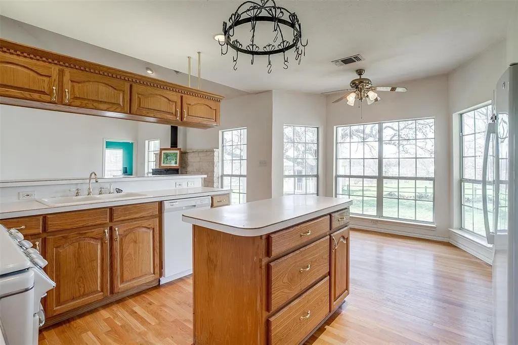 Business For Sale in Parker County , 1930-1B Old Mineral Wells Highway, Weatherford, Texas 76088, 0, 0, Garage spaces, 0 Sqft, built in 2001, Price $899,900, mls#21243352, Real Estate Agent in Weatherford, Homes For Sale in Parker county, Homes For Sale in Weatherford, Realtor in Weatherford Texas, Real Estate Brokerage Independent Realty Texas, Luminita Cordes Realtor