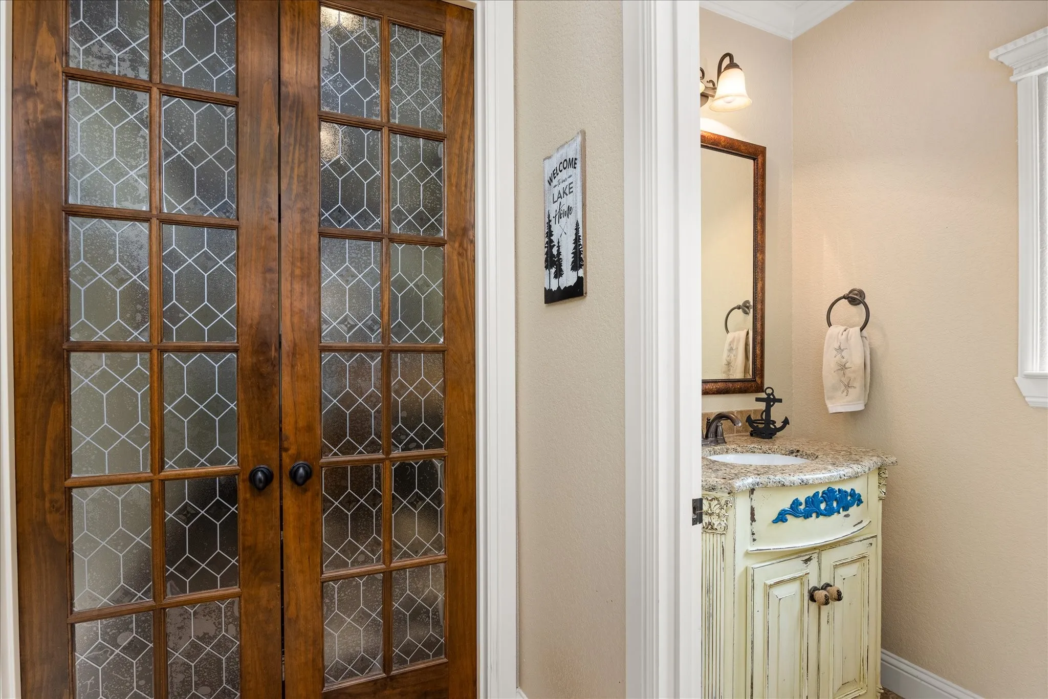 Single Family Residence For Sale in Hood County , 1011 Sunset Bay Court, Granbury, Texas 76048, 4 Bedroom, 3 Bathroom, 3 Garage spaces, 3,022 Sqft, built in 2011, mls#21303053, Real Estate Agent in Granbury, Homes For Sale in Hood county, Homes For Sale in Granbury, Realtor in Granbury Texas, Real Estate Brokerage Independent Realty Texas, Luminita Cordes Realtor