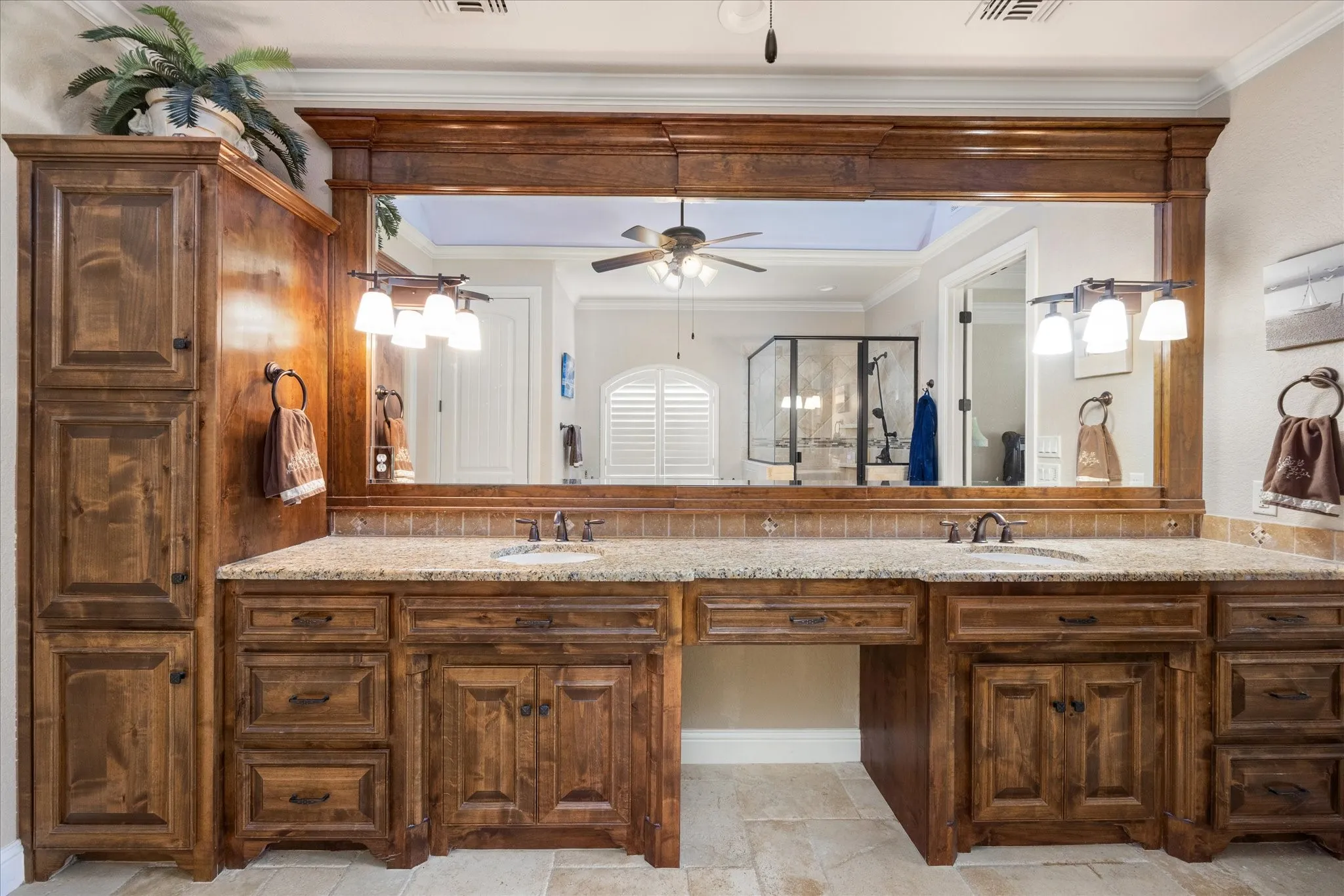 Single Family Residence For Sale in Hood County , 1011 Sunset Bay Court, Granbury, Texas 76048, 4 Bedroom, 3 Bathroom, 3 Garage spaces, 3,022 Sqft, built in 2011, mls#21303053, Real Estate Agent in Granbury, Homes For Sale in Hood county, Homes For Sale in Granbury, Realtor in Granbury Texas, Real Estate Brokerage Independent Realty Texas, Luminita Cordes Realtor