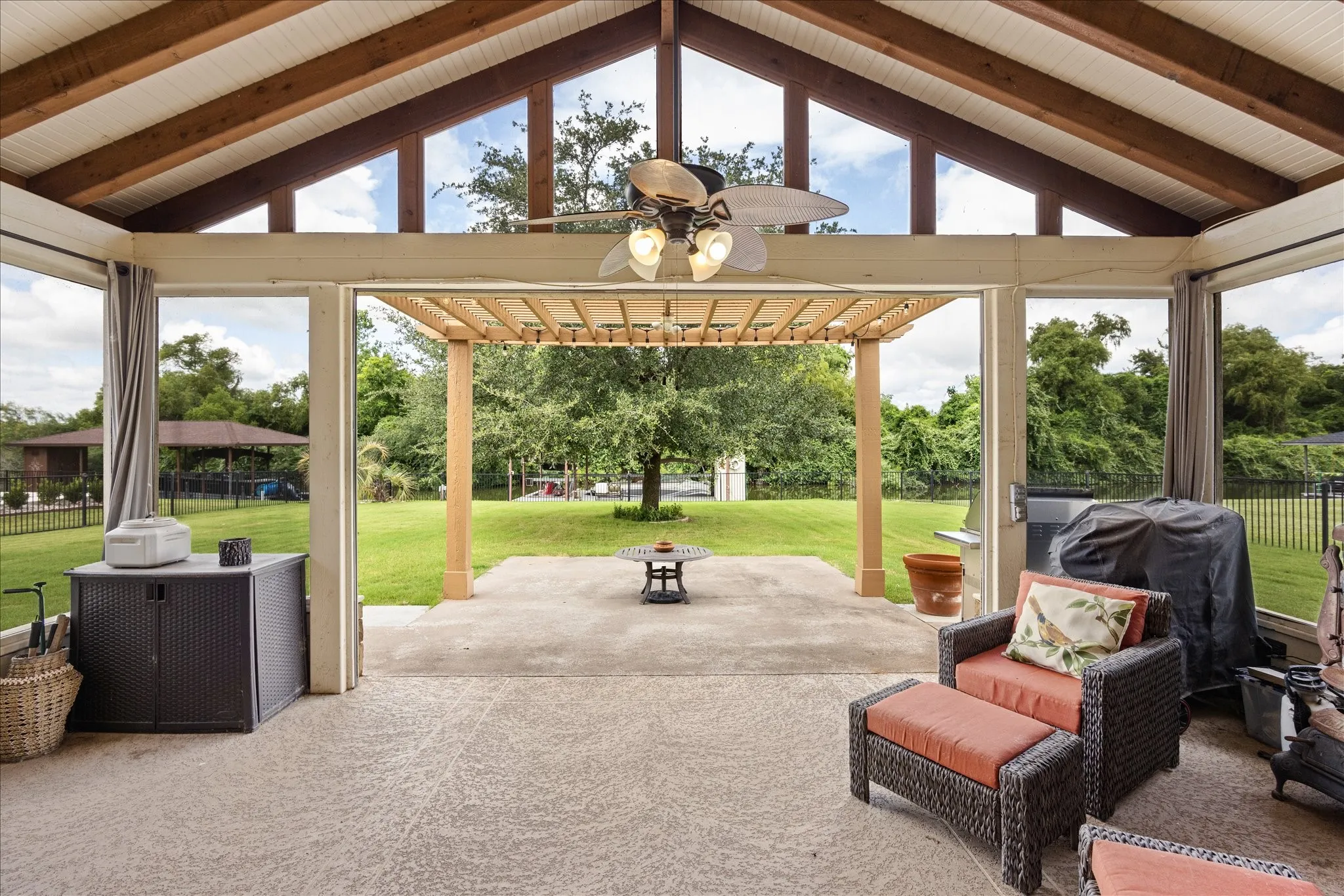 Single Family Residence For Sale in Hood County , 1011 Sunset Bay Court, Granbury, Texas 76048, 4 Bedroom, 3 Bathroom, 3 Garage spaces, 3,022 Sqft, built in 2011, mls#21303053, Real Estate Agent in Granbury, Homes For Sale in Hood county, Homes For Sale in Granbury, Realtor in Granbury Texas, Real Estate Brokerage Independent Realty Texas, Luminita Cordes Realtor