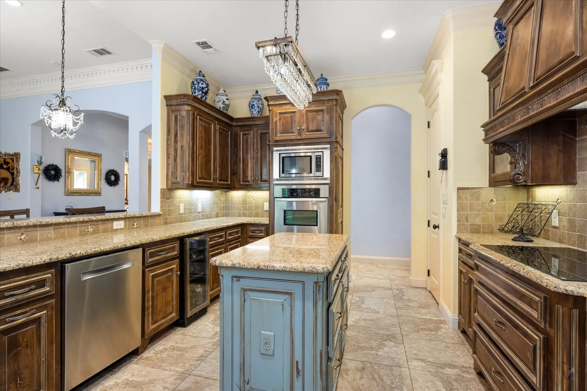 Single Family Residence For Sale in Hood County , 1011 Sunset Bay Court, Granbury, Texas 76048, 4 Bedroom, 3 Bathroom, 3 Garage spaces, 3,022 Sqft, built in 2011, mls#21303053, Real Estate Agent in Granbury, Homes For Sale in Hood county, Homes For Sale in Granbury, Realtor in Granbury Texas, Real Estate Brokerage Independent Realty Texas, Luminita Cordes Realtor