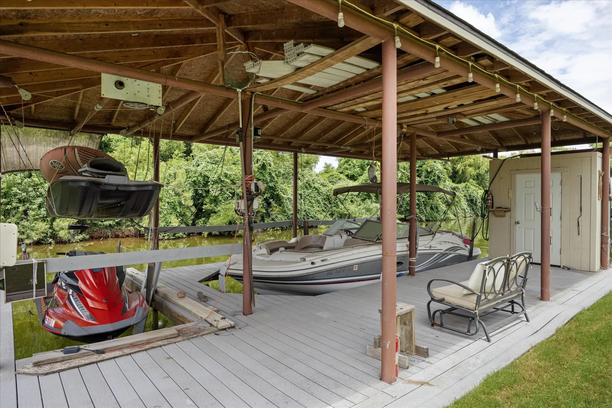 Single Family Residence For Sale in Hood County , 1011 Sunset Bay Court, Granbury, Texas 76048, 4 Bedroom, 3 Bathroom, 3 Garage spaces, 3,022 Sqft, built in 2011, mls#21303053, Real Estate Agent in Granbury, Homes For Sale in Hood county, Homes For Sale in Granbury, Realtor in Granbury Texas, Real Estate Brokerage Independent Realty Texas, Luminita Cordes Realtor