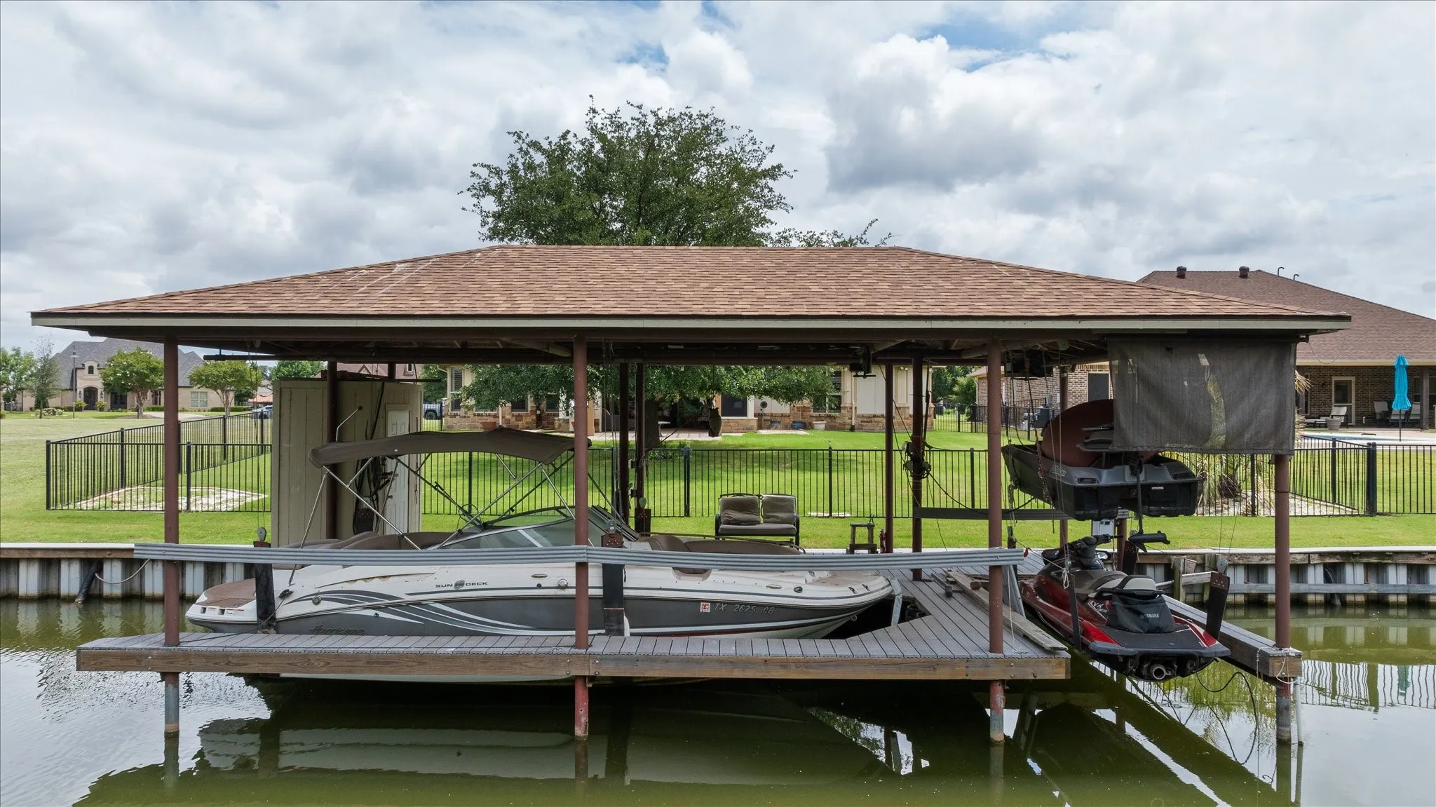 Single Family Residence For Sale in Hood County , 1011 Sunset Bay Court, Granbury, Texas 76048, 4 Bedroom, 3 Bathroom, 3 Garage spaces, 3,022 Sqft, built in 2011, mls#21303053, Real Estate Agent in Granbury, Homes For Sale in Hood county, Homes For Sale in Granbury, Realtor in Granbury Texas, Real Estate Brokerage Independent Realty Texas, Luminita Cordes Realtor