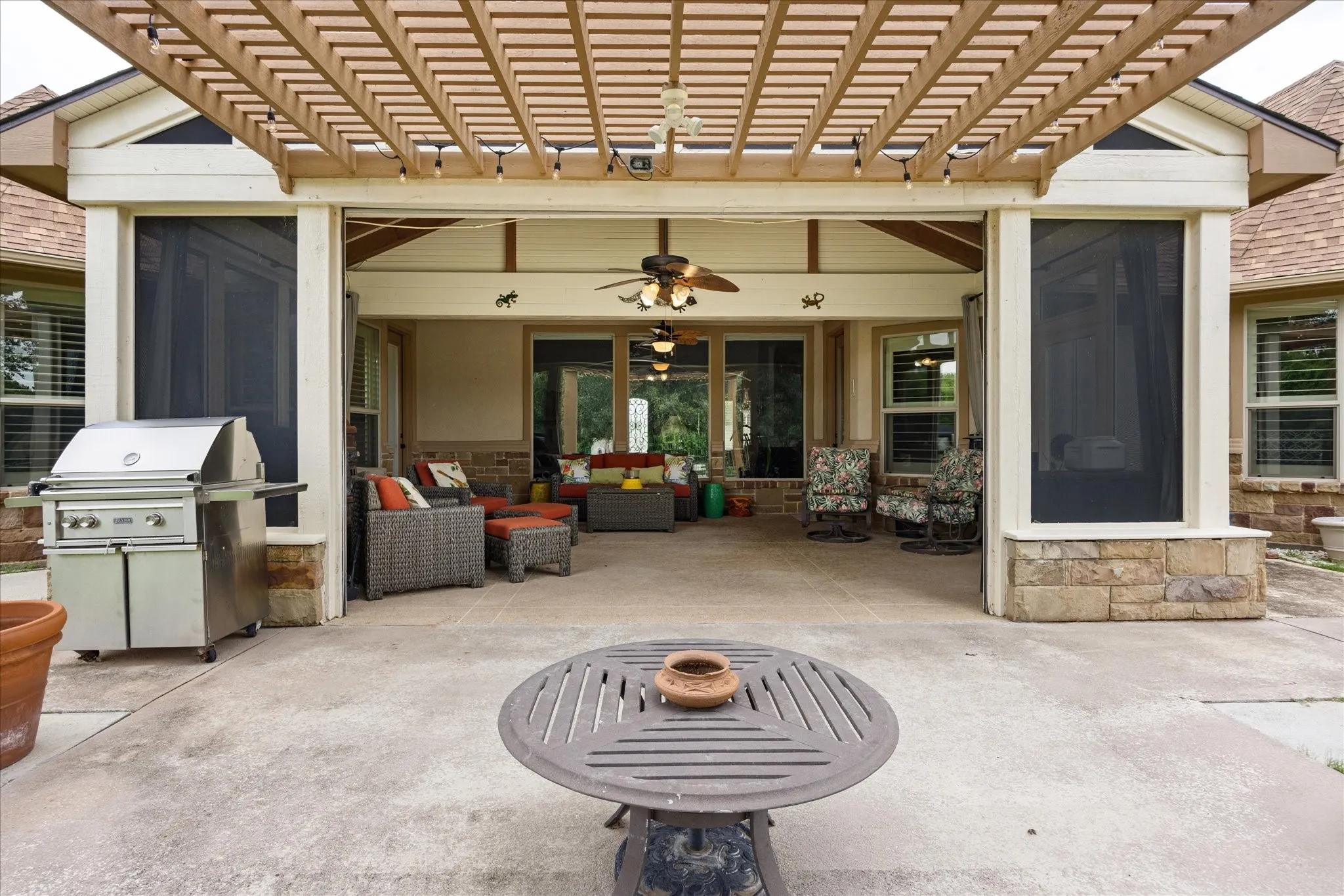 Single Family Residence For Sale in Hood County , 1011 Sunset Bay Court, Granbury, Texas 76048, 4 Bedroom, 3 Bathroom, 3 Garage spaces, 3,022 Sqft, built in 2011, mls#21303053, Real Estate Agent in Granbury, Homes For Sale in Hood county, Homes For Sale in Granbury, Realtor in Granbury Texas, Real Estate Brokerage Independent Realty Texas, Luminita Cordes Realtor