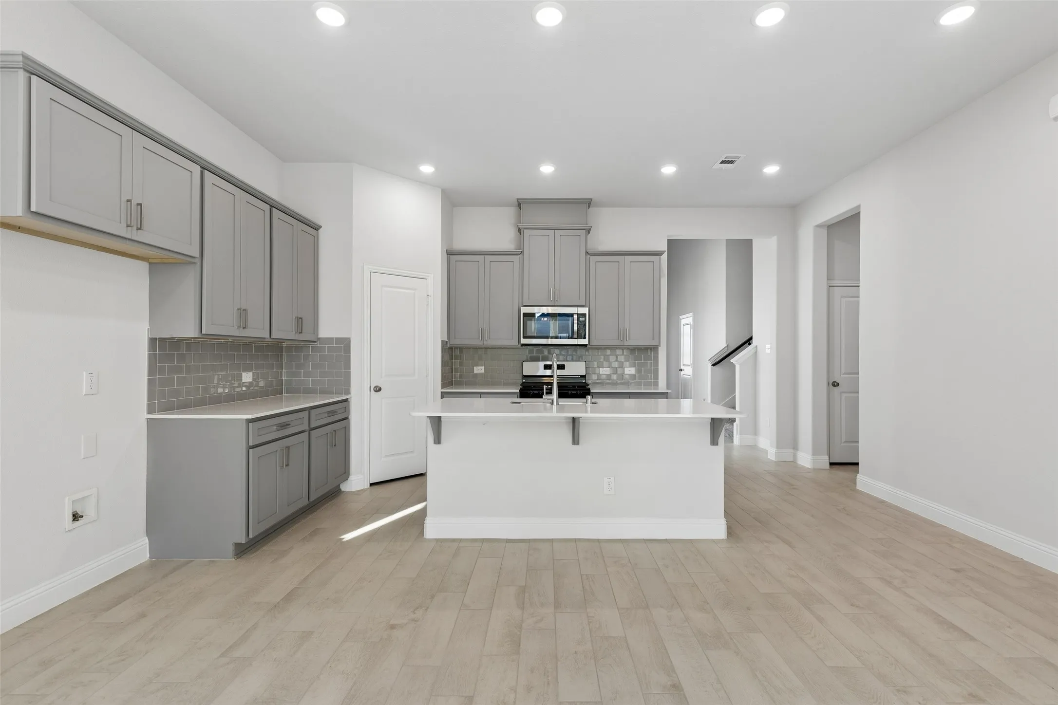 Single Family Residence For Sale in Collin County , 108 Santa Lucia Drive, Anna, Texas 75409, 5 Bedroom, 5 Bathroom, 2 Garage spaces, 4,058 Sqft, built in 2023, mls#21303233, Real Estate Agent in Anna, Homes For Sale in Collin county, Homes For Sale in Anna, Realtor in Anna Texas, Real Estate Brokerage Independent Realty Texas, Luminita Cordes Realtor