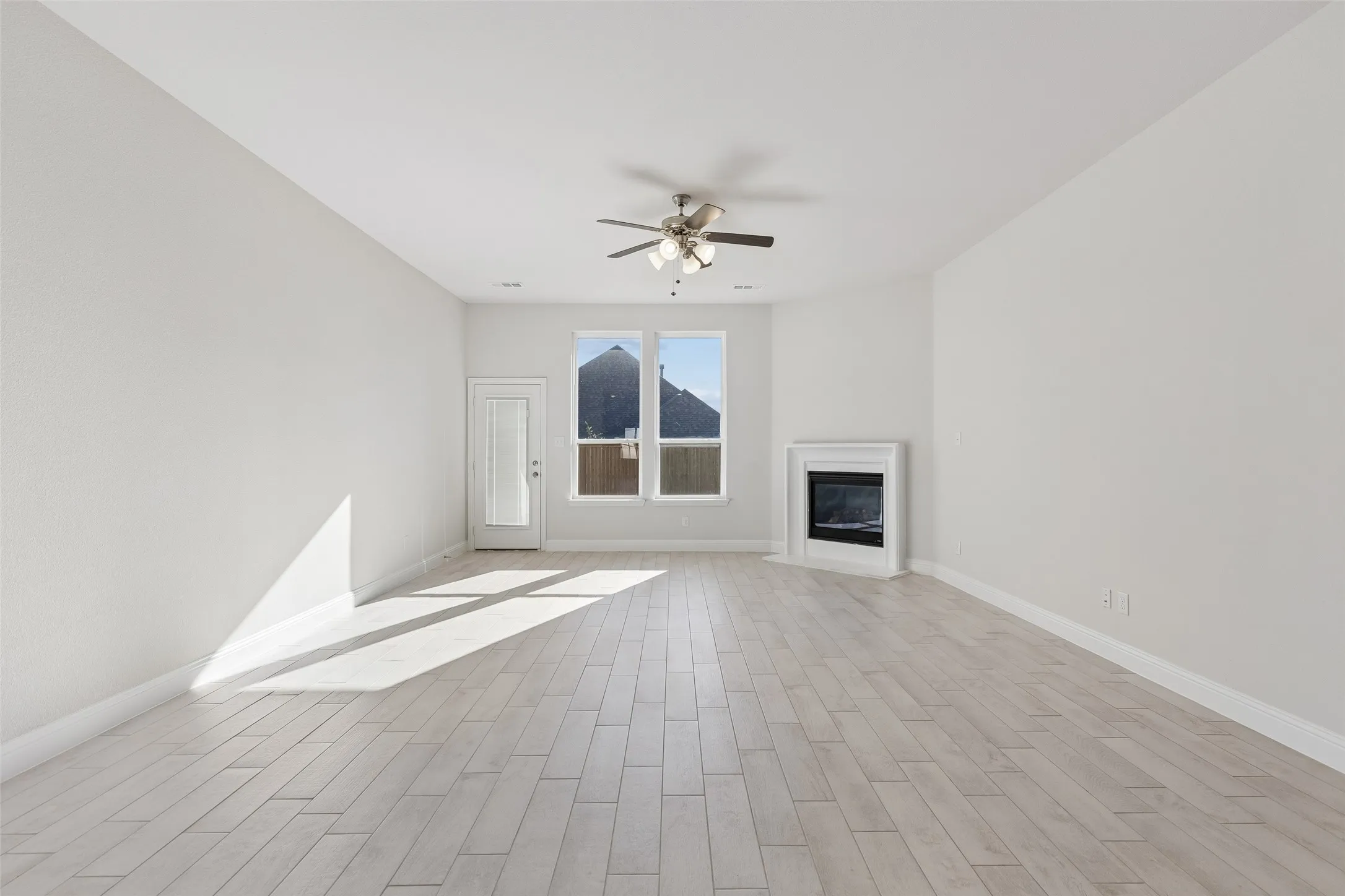 Single Family Residence For Sale in Collin County , 108 Santa Lucia Drive, Anna, Texas 75409, 5 Bedroom, 5 Bathroom, 2 Garage spaces, 4,058 Sqft, built in 2023, mls#21303233, Real Estate Agent in Anna, Homes For Sale in Collin county, Homes For Sale in Anna, Realtor in Anna Texas, Real Estate Brokerage Independent Realty Texas, Luminita Cordes Realtor