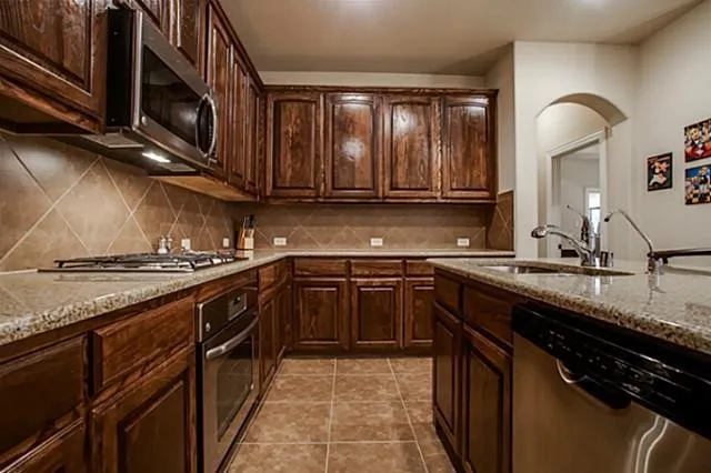 Single Family Residence For Sale in Collin County , 817 Deer Ridge Trail, Mc Kinney, Texas 75072, 3 Bedroom, 3 Bathroom, 3 Garage spaces, 2,575 Sqft, built in 2012, mls#21303239, Real Estate Agent in Mc Kinney, Homes For Sale in Collin county, Homes For Sale in Mc Kinney, Realtor in Mc Kinney Texas, Real Estate Brokerage Independent Realty Texas, Luminita Cordes Realtor
