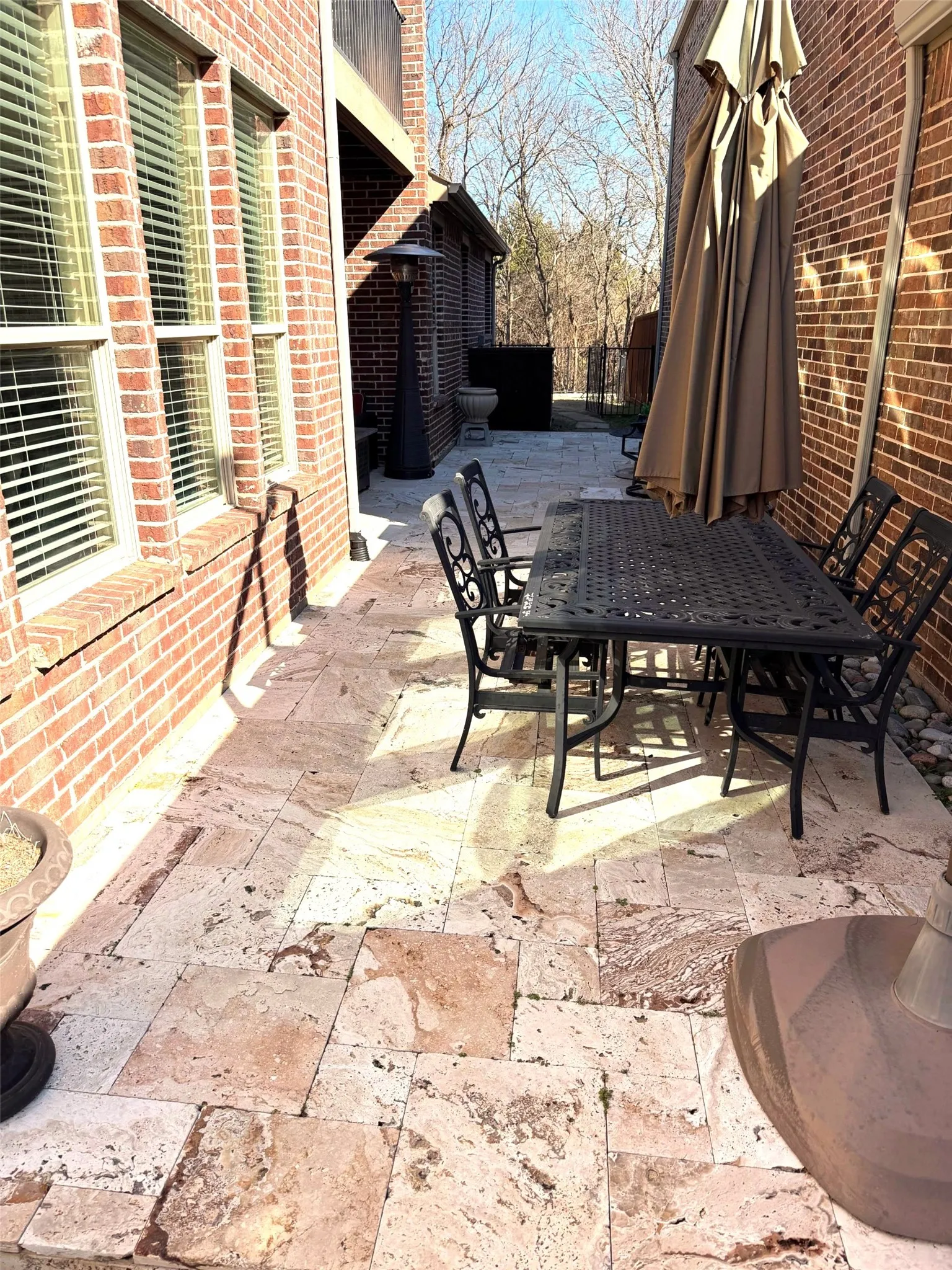 Aprox 39' of this beautiful very private side patio