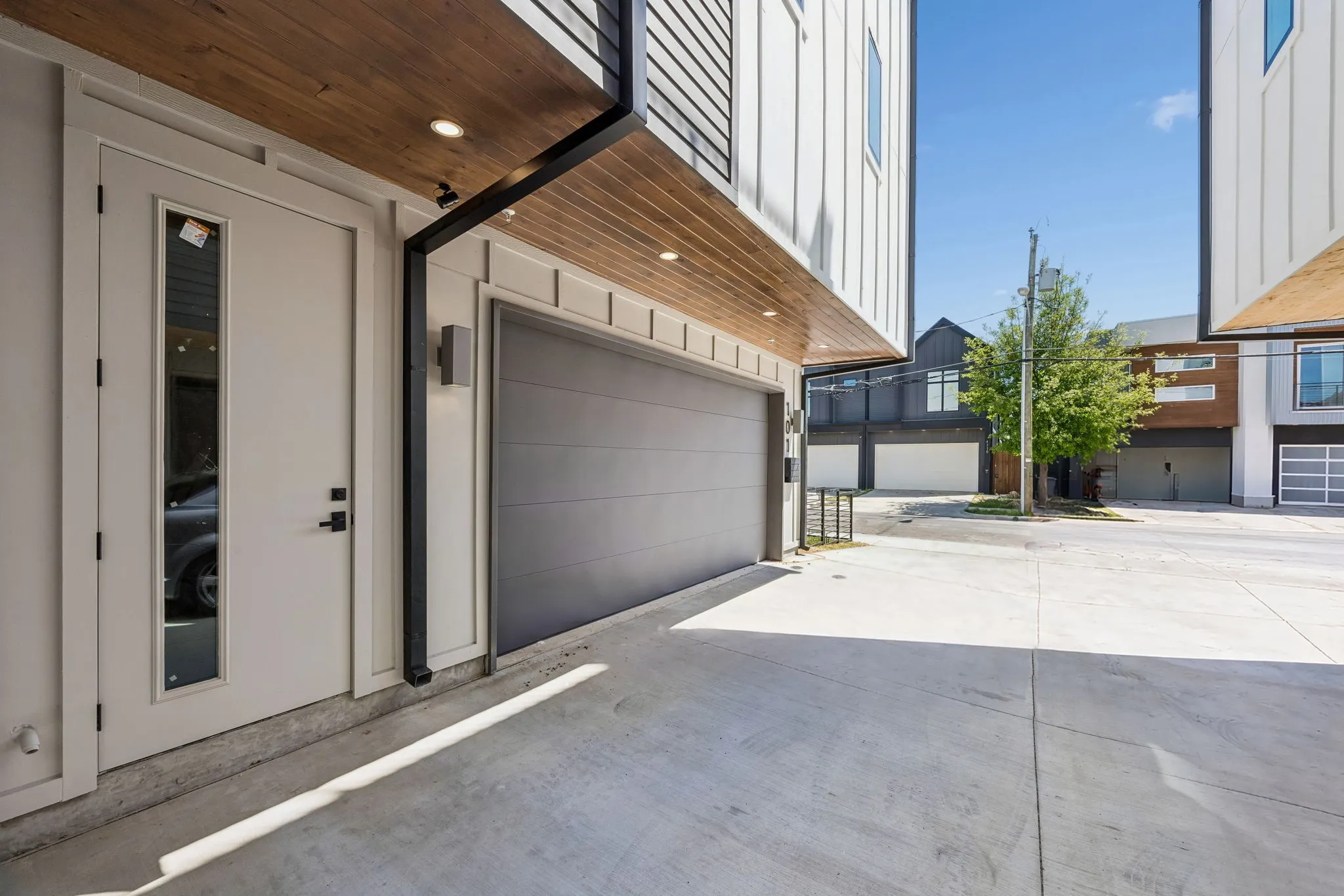 Condominium For Sale in Dallas County , 4719 Manett Street 103, Dallas, Texas 75204, 3 Bedroom, 4 Bathroom, 2 Garage spaces, 2,100 Sqft, built in 2026, mls#21297646, Real Estate Agent in Dallas, Homes For Sale in Dallas county, Homes For Sale in Dallas, Realtor in Dallas Texas, Real Estate Brokerage Independent Realty Texas, Luminita Cordes Realtor
